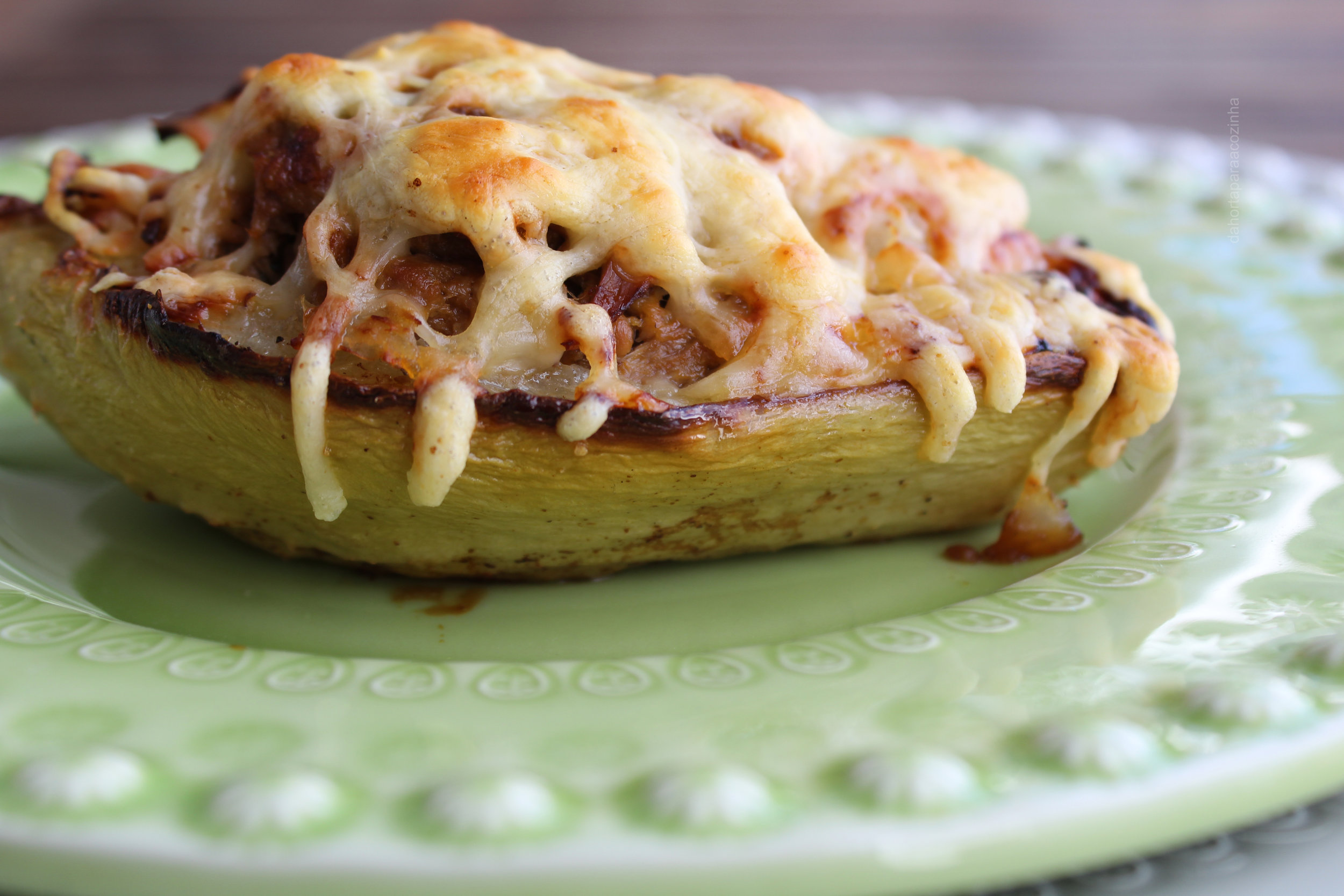 Chuchus Recheados com Sobras de Carne Estufada