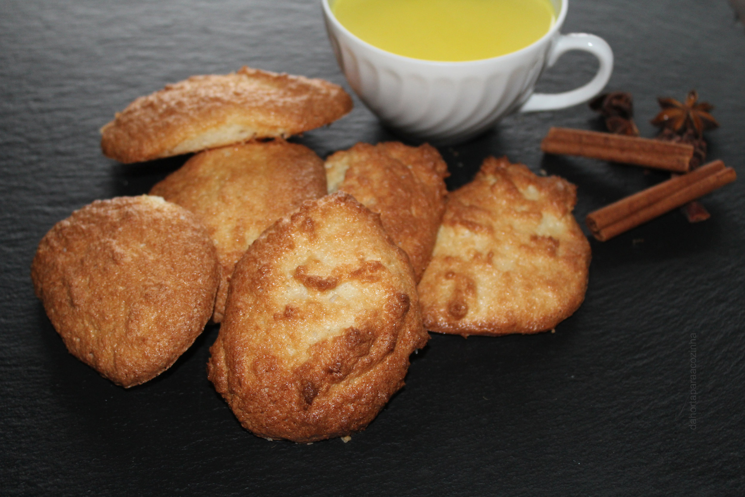 Bolinhos de coco e amêndoa