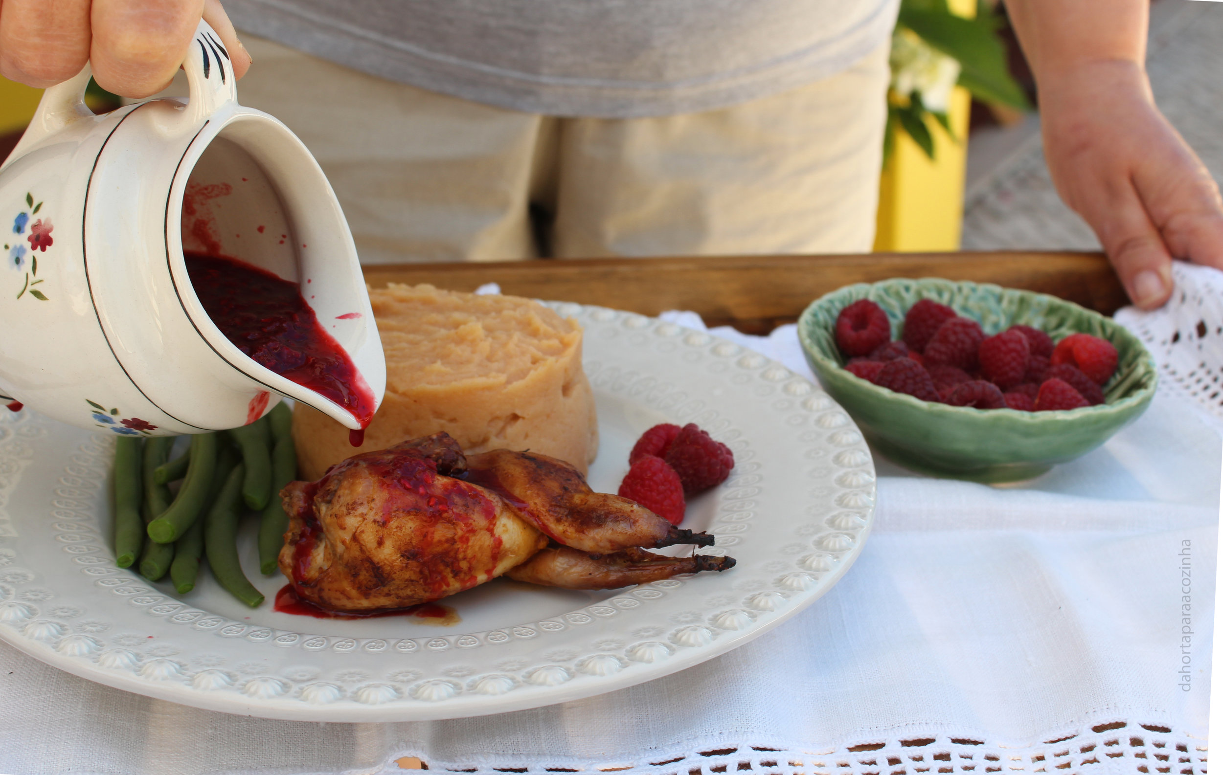 Codornizes Assadas no Forno com molho de Framboesas