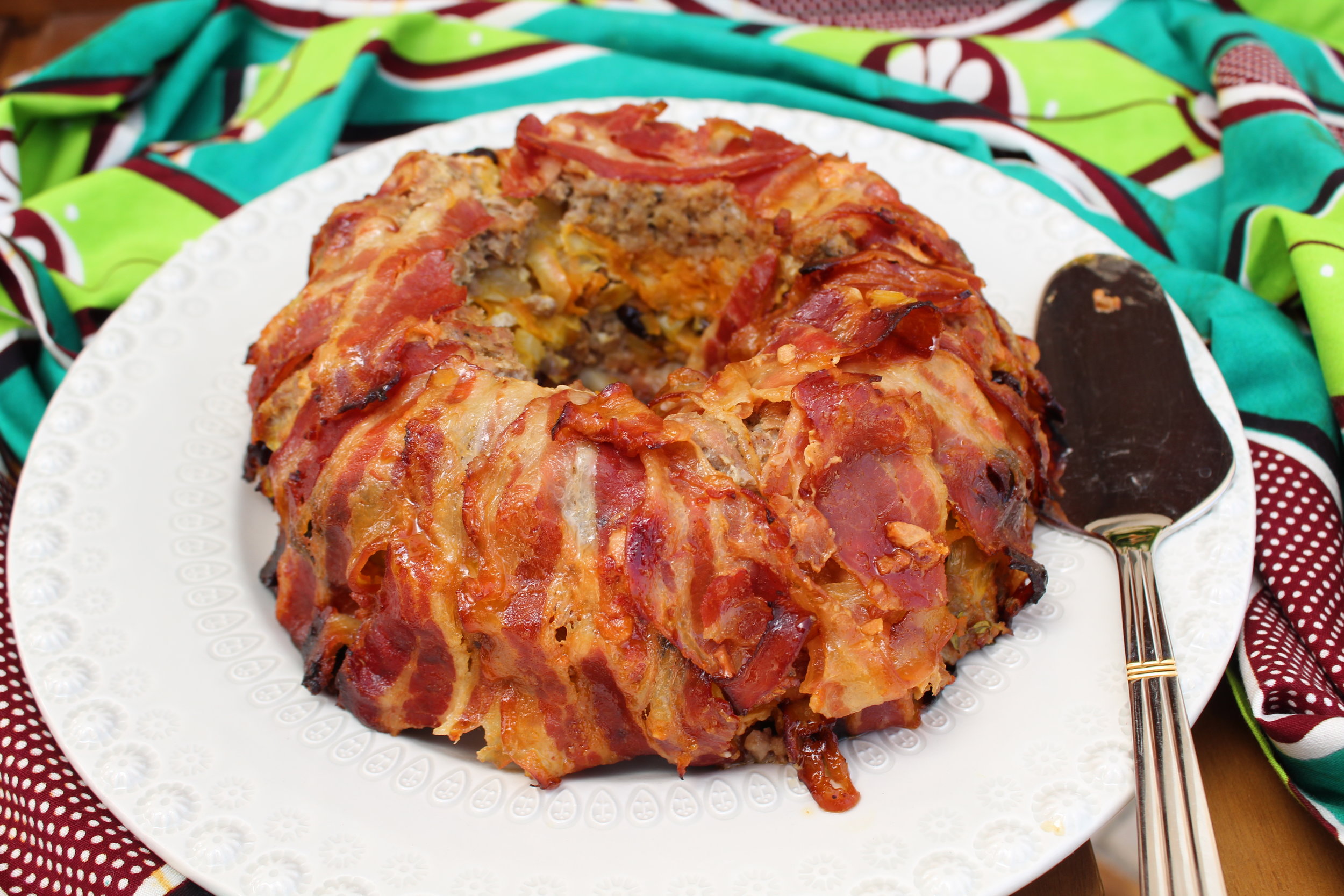 Coroa de Carne Picada com Bacon e Legumes