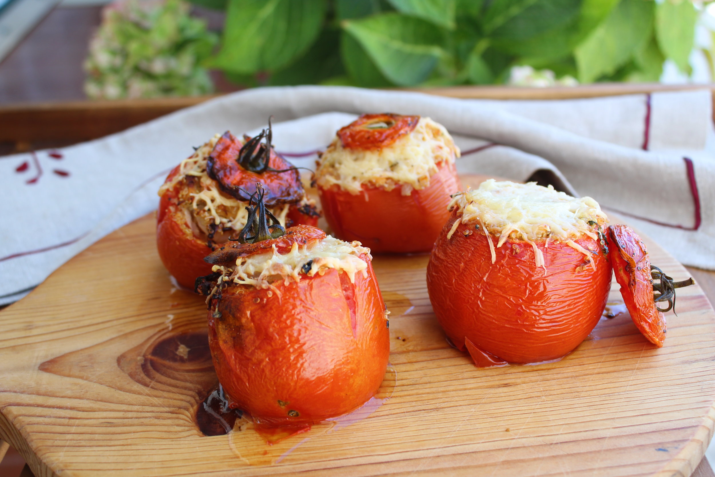 Tomates Recheados com Salmão e Quinoa