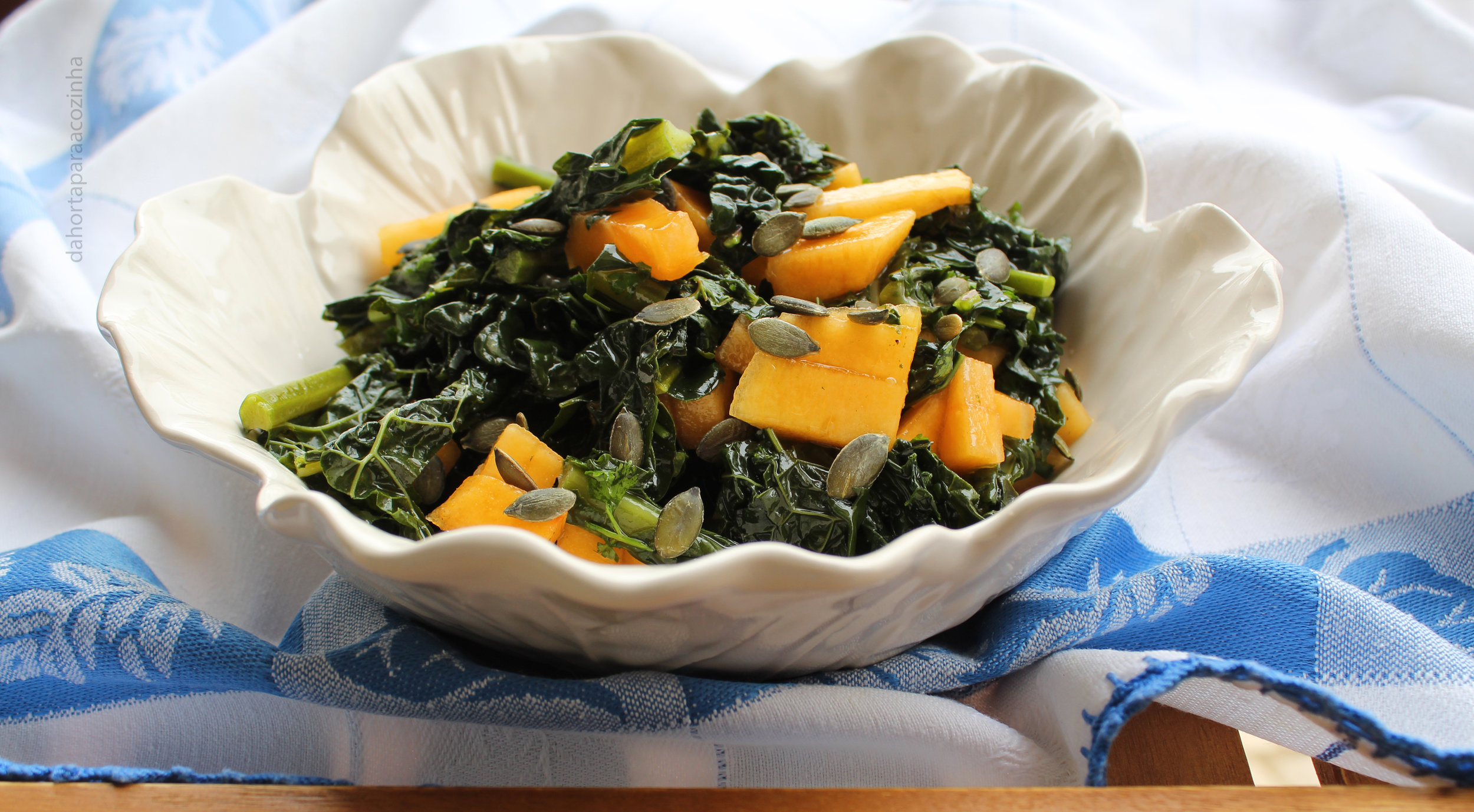 Salada de Couve Toscana e Dióspiros