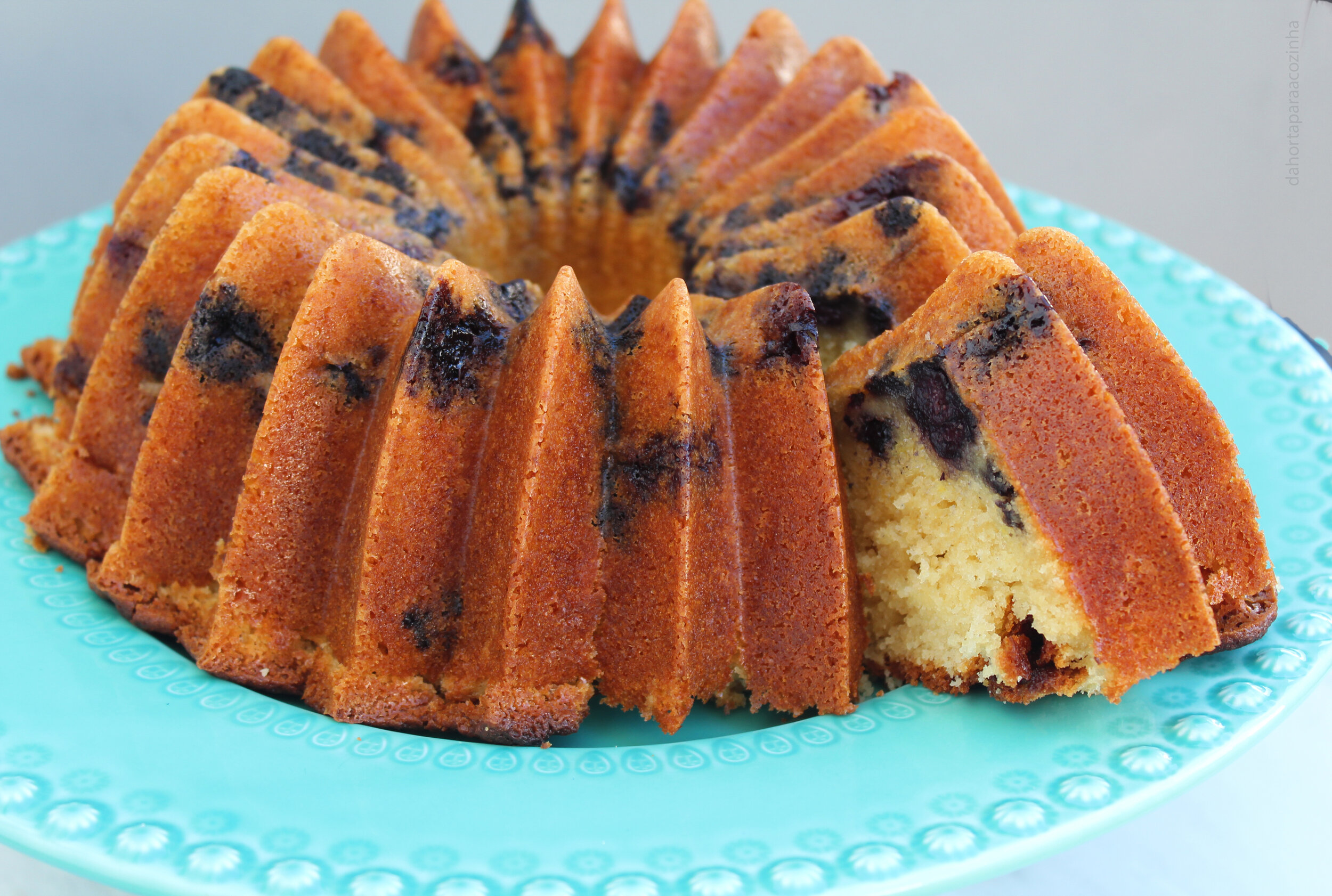 Bundt de Limão e Mirtilos