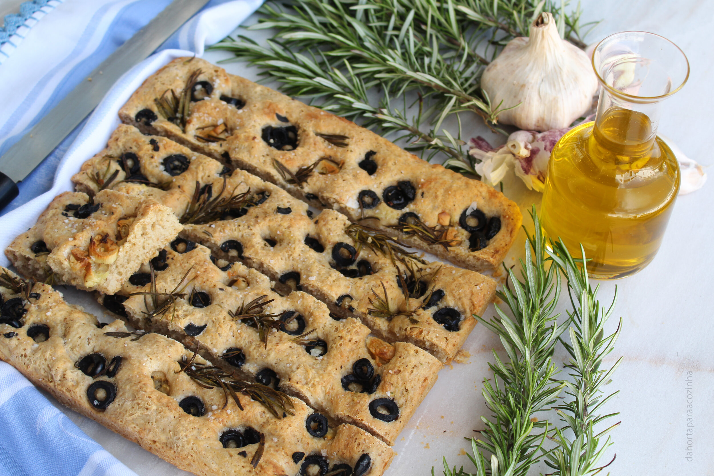 Focaccia de Alecrim e Azeitonas