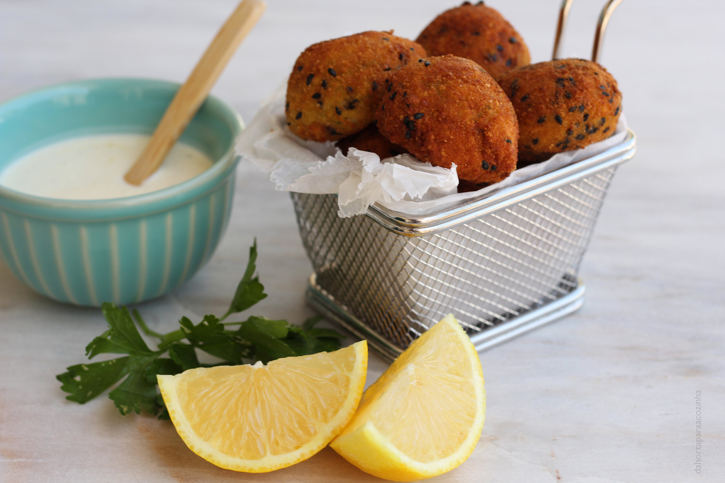 Bolinhos de Camarão com Sementes de Sésamo