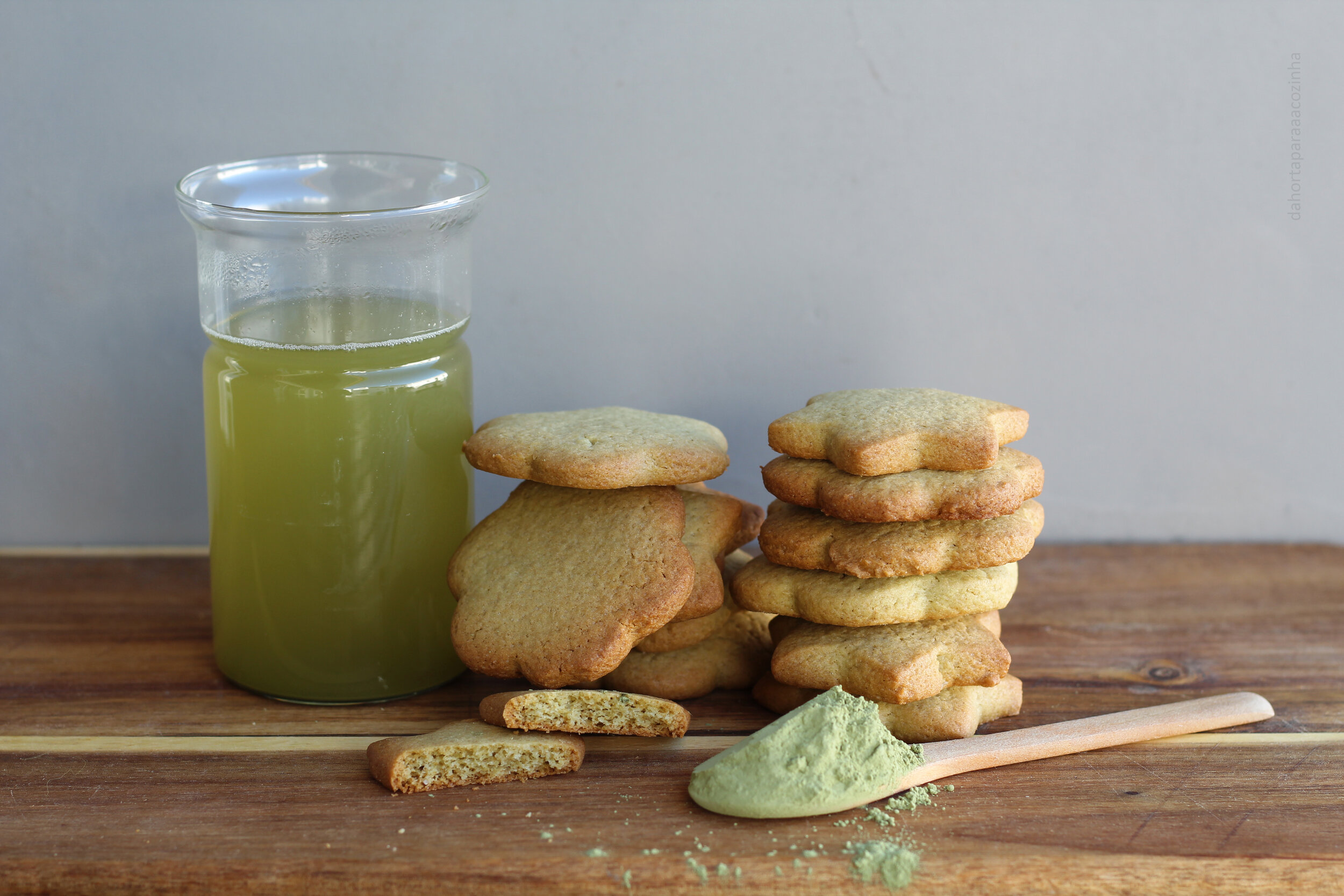 Bolachas de Manteiga e Chá Matcha