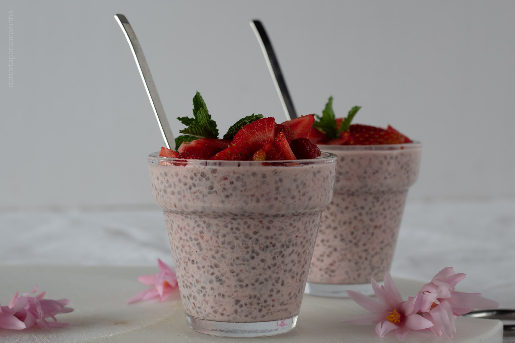 Pudim de Chia com Morangos