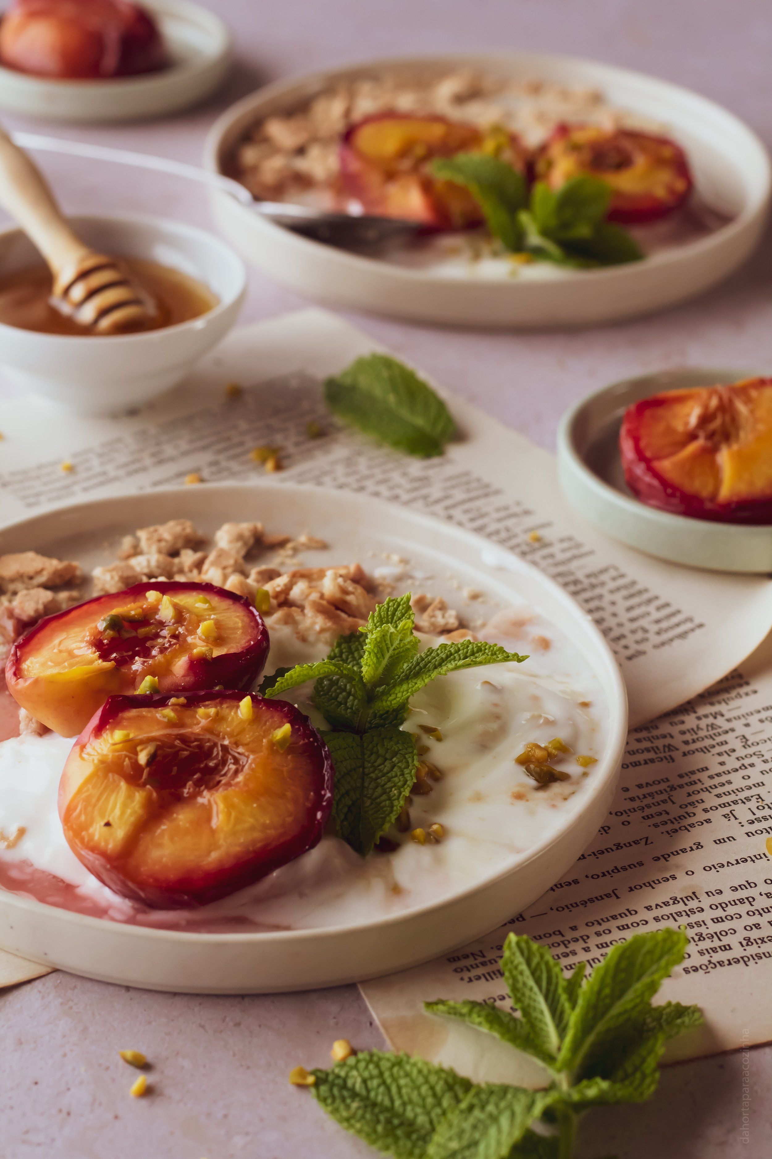 Nectarinas Assadas no Forno com Iogurte