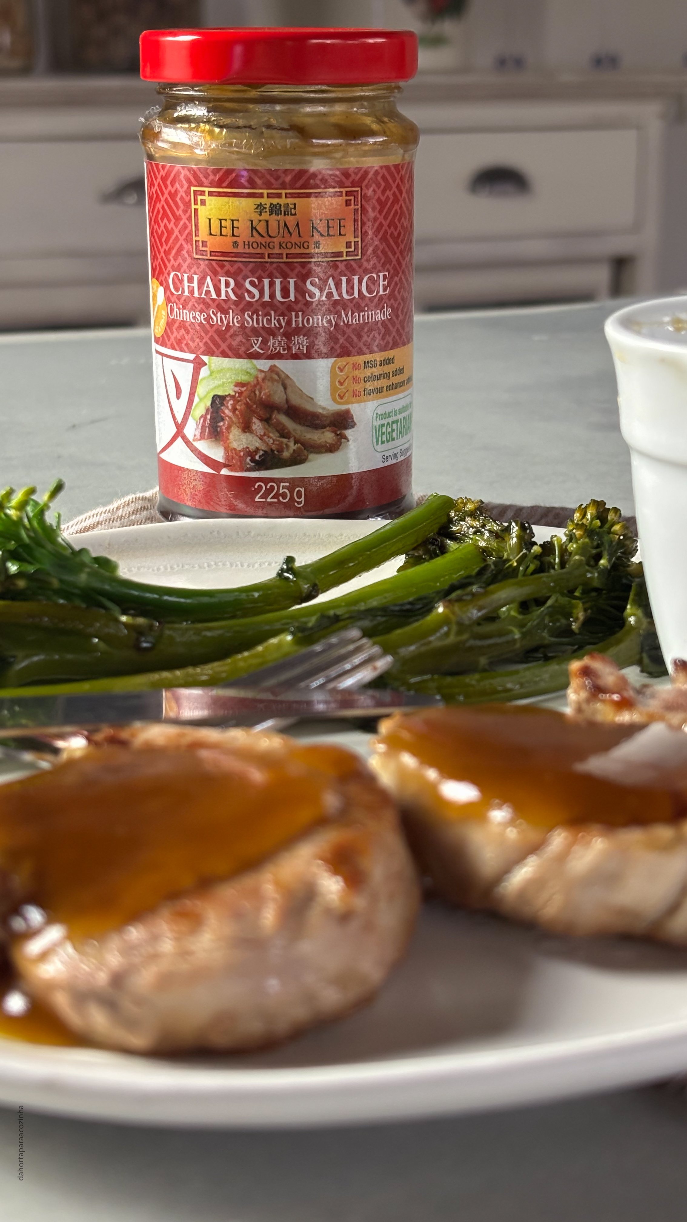 Porco com molho Char Siu e Bimis