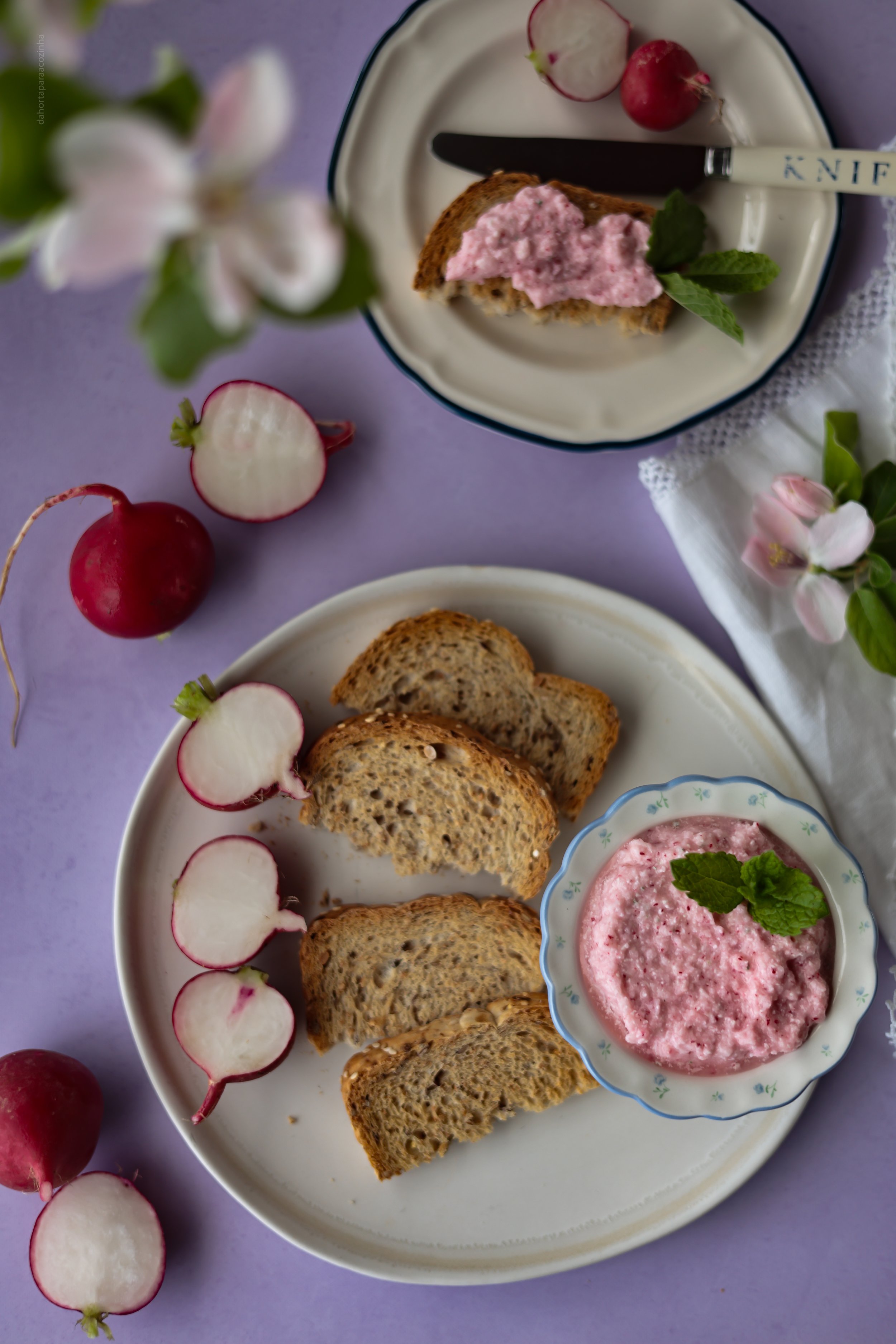 Pasta de Rabanetes com Queijo Feta