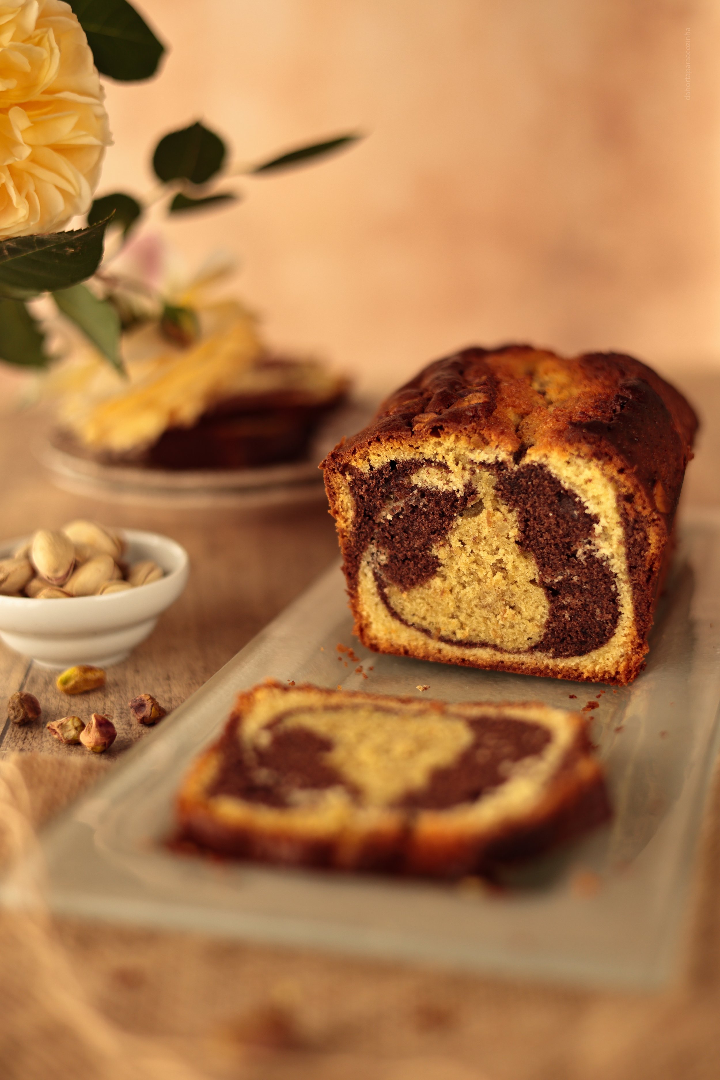 Bolo Mármore de Cacau e pistácio