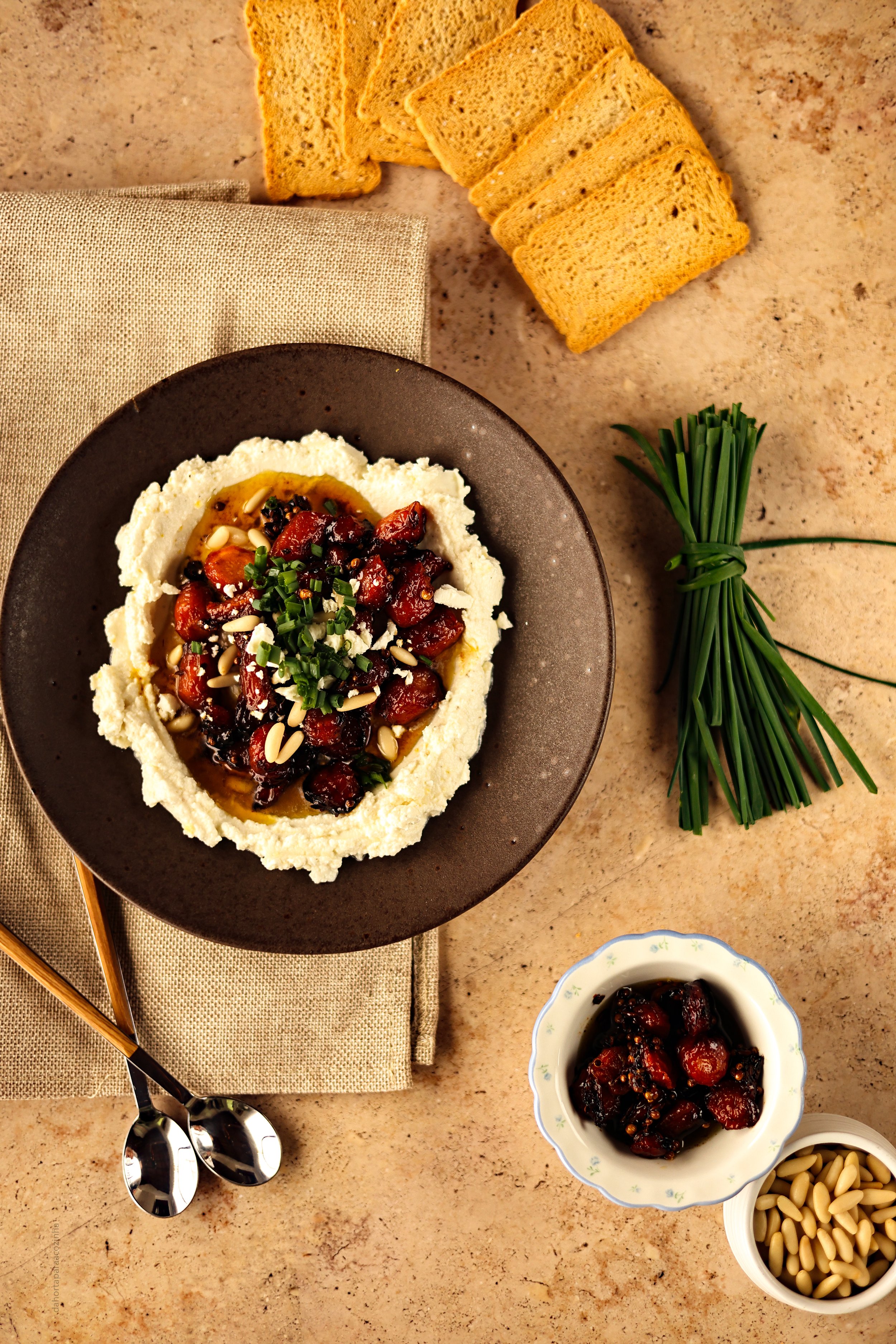 Pasta de Feta com Cenouras Assadas