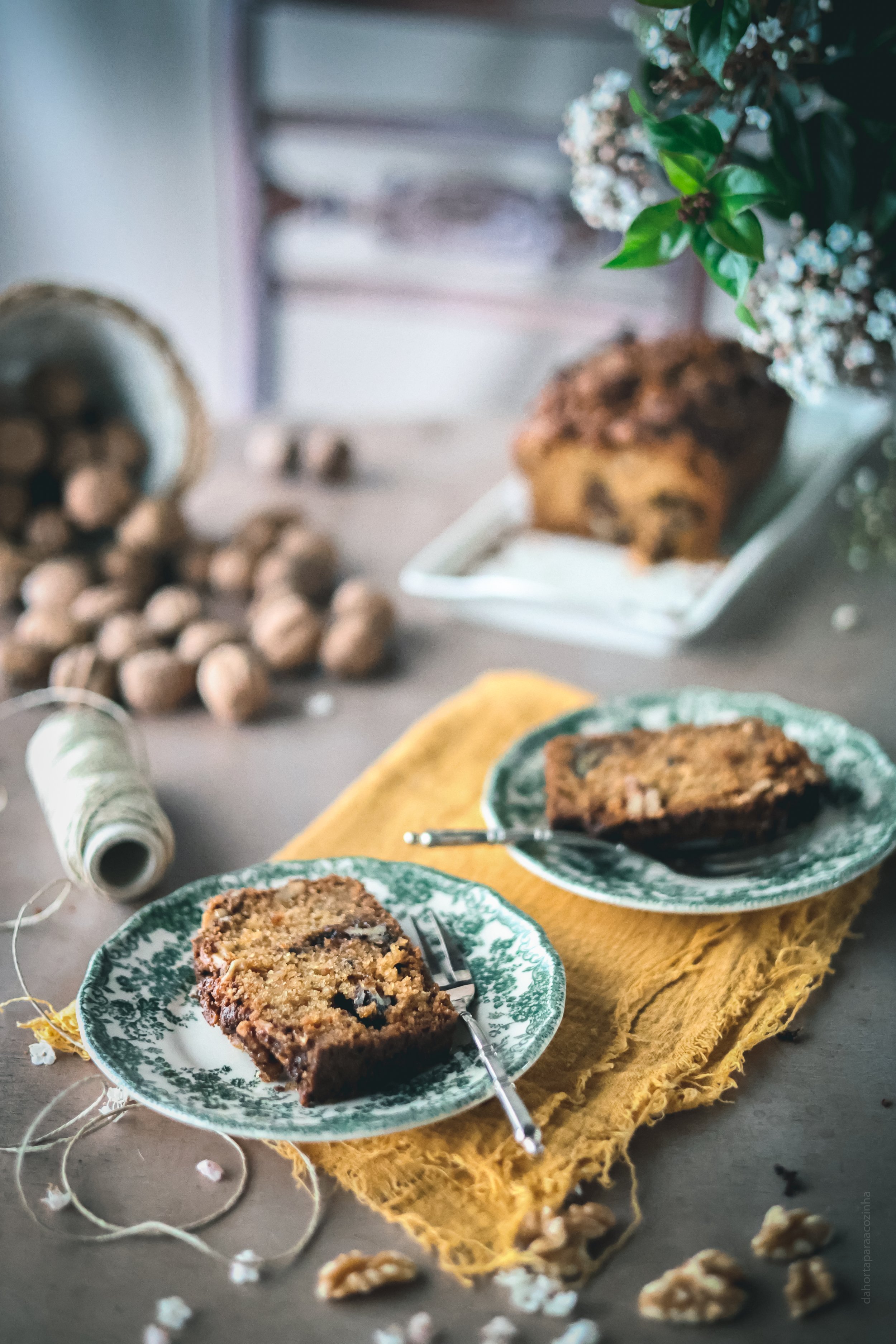 Bolo de Nozes com Crumble Crocante — Da Horta Para A Cozinha