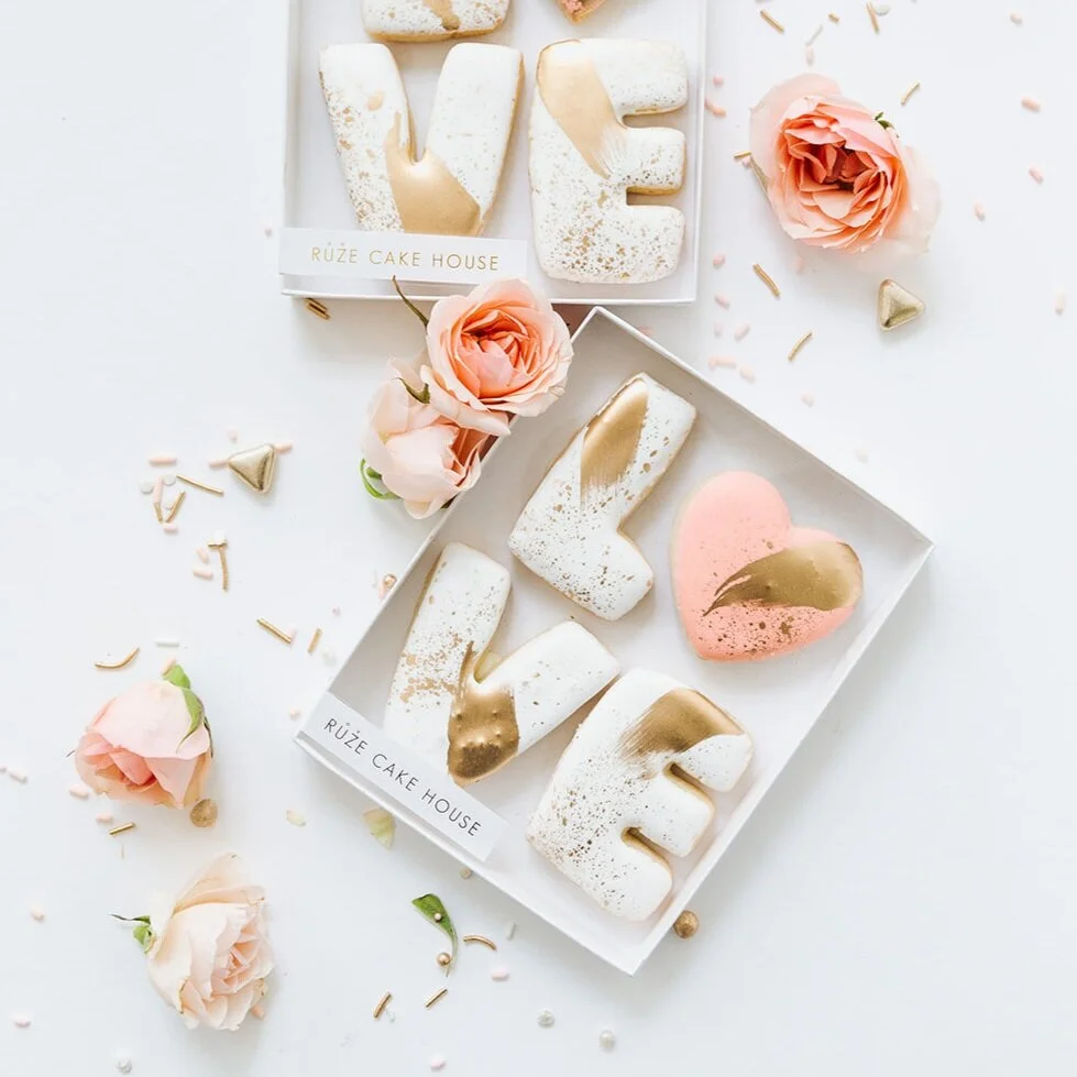 V-DAY - LOVE Cookie Box - Gold and White
