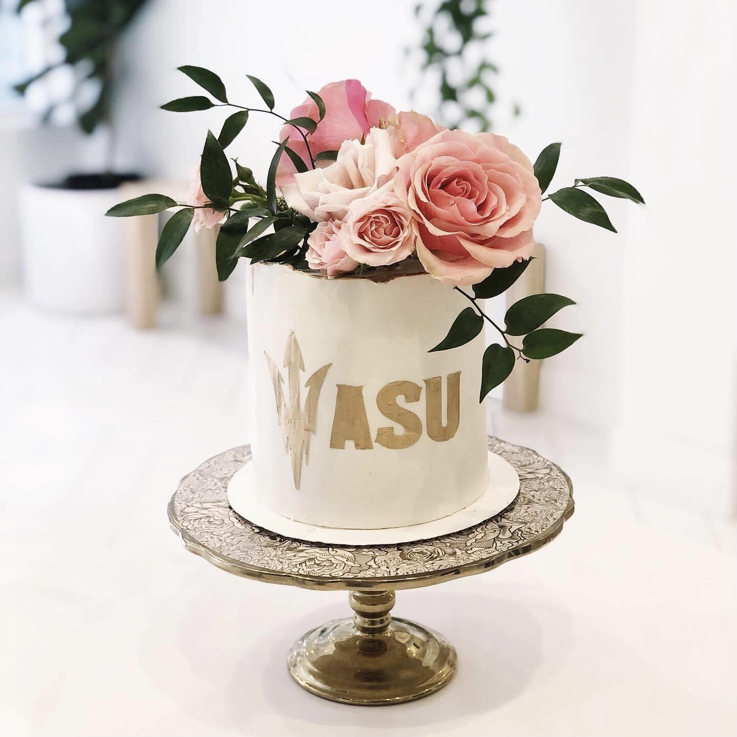 https://images.squarespace-cdn.com/content/v1/5ba7b619b7c92ccdabcb5bf5/1626790745018-WL20SA84PG6ICVE5C4GZ/ASU+Cake+with+Flowers.jpg