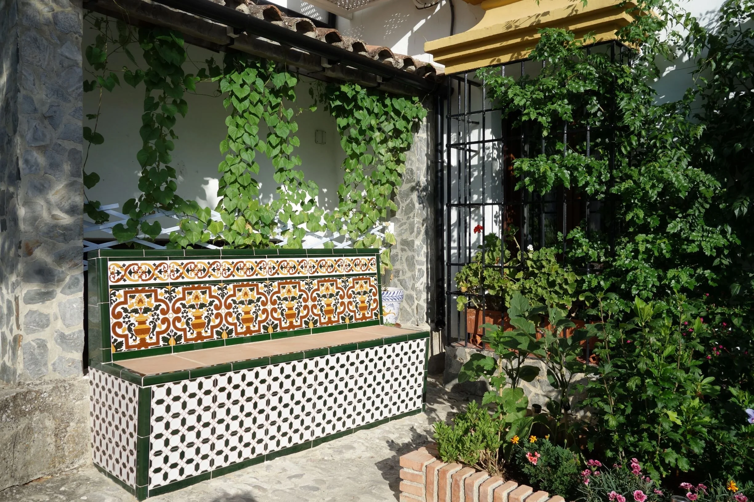 Banco de estilo sevillano