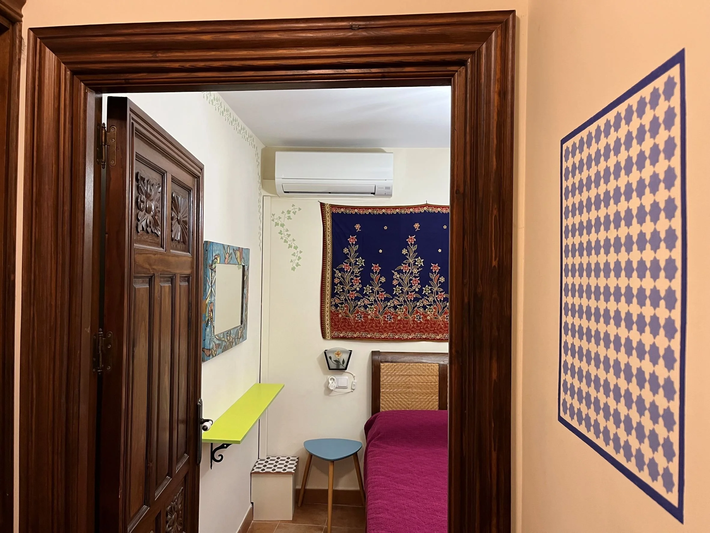  Entrada y habitación doble 