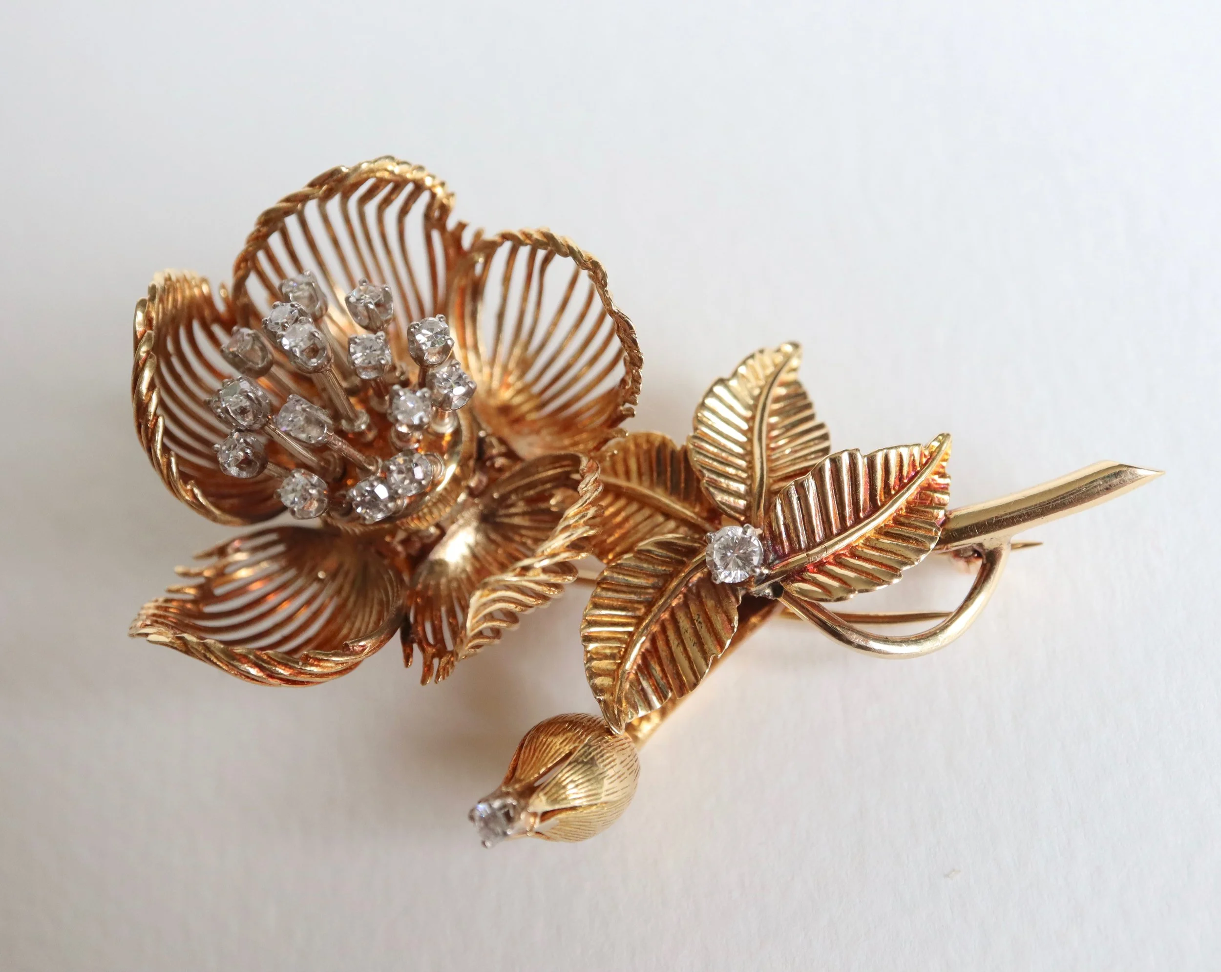 BROCHE ANCIENNE CUIVRE - Fleur Estampée Doré/argenté Avec Perle Et Strass - Bijou Vintage