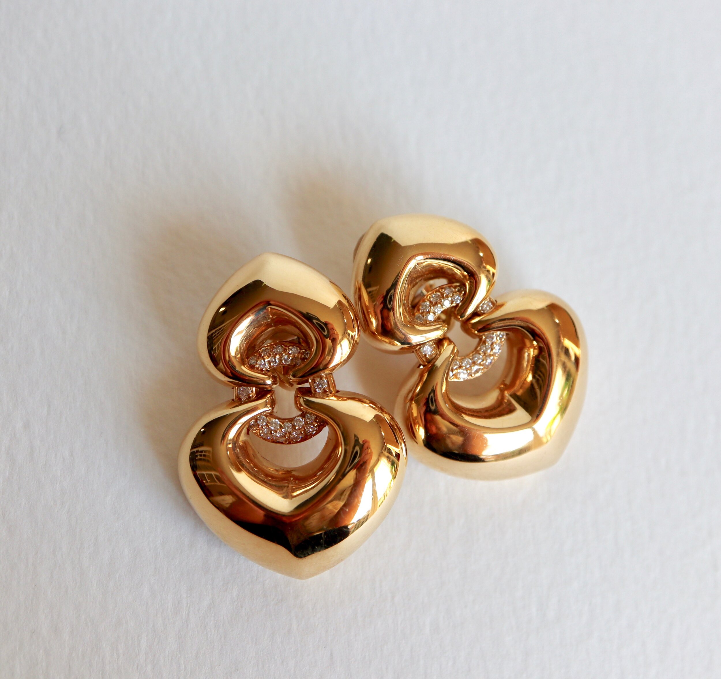 BULGARI paire de boucles d’oreilles clips coeurs or jaune 18 kt et diamants