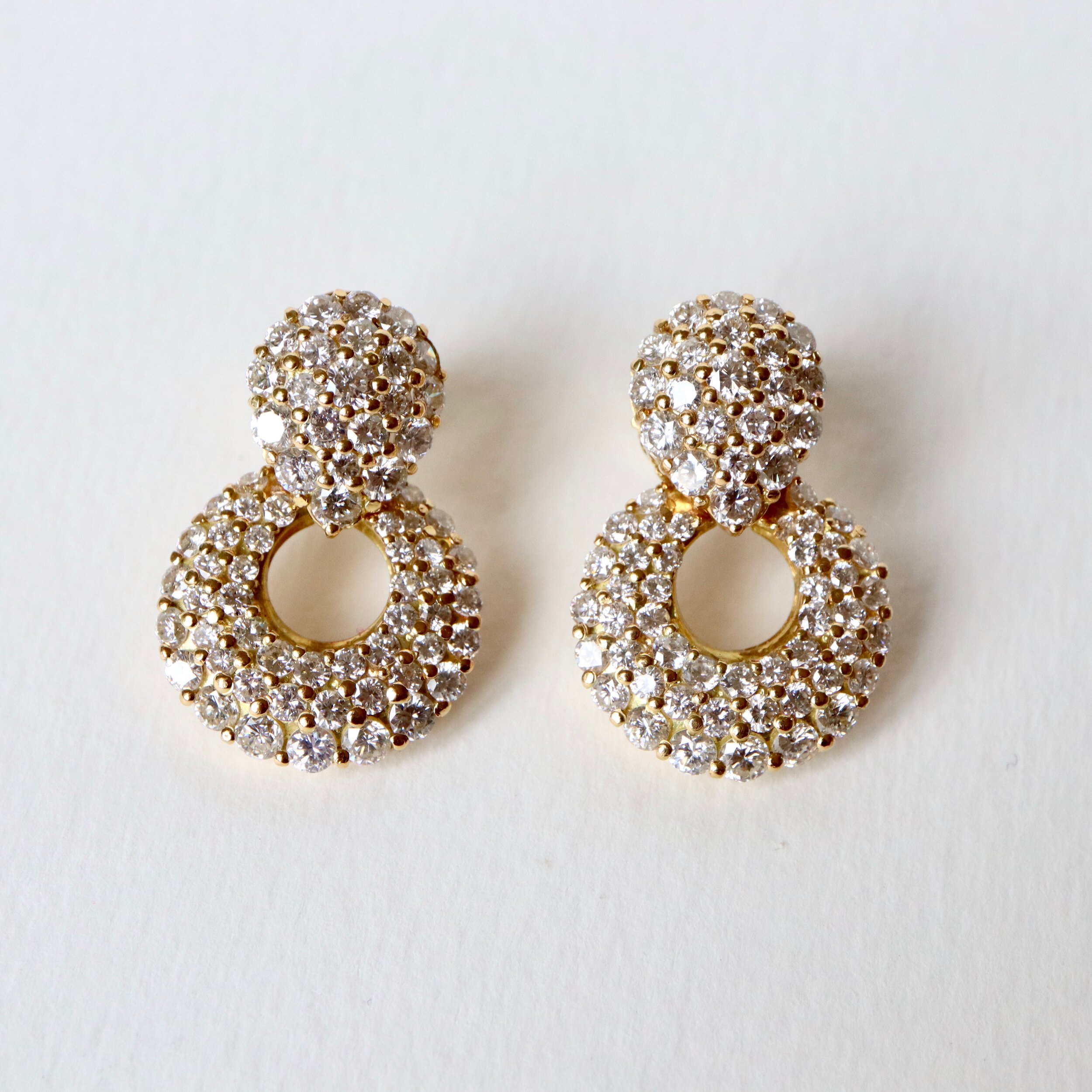 Boucles d’oreilles clips en or jaune 18 kt et diamants