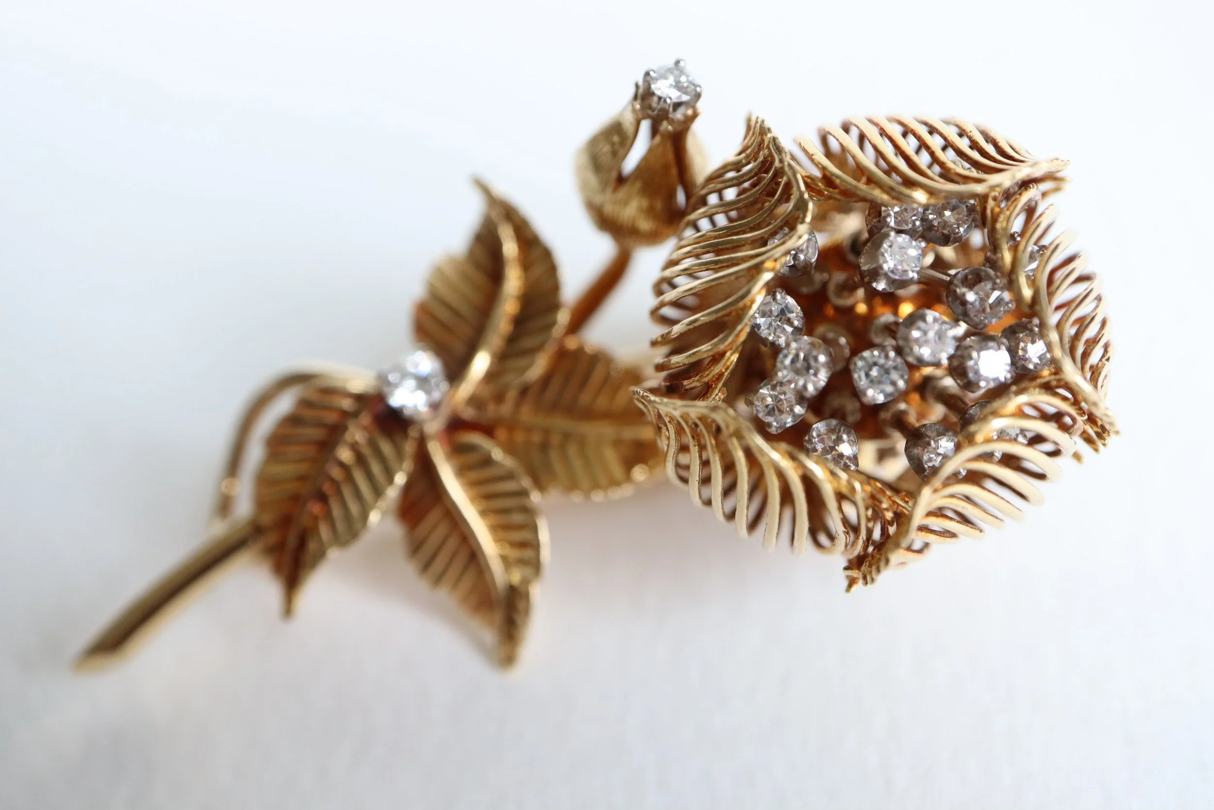 Broche ancienne Fleur articulée en or jaune 18 kt représentant une rose vers 1950