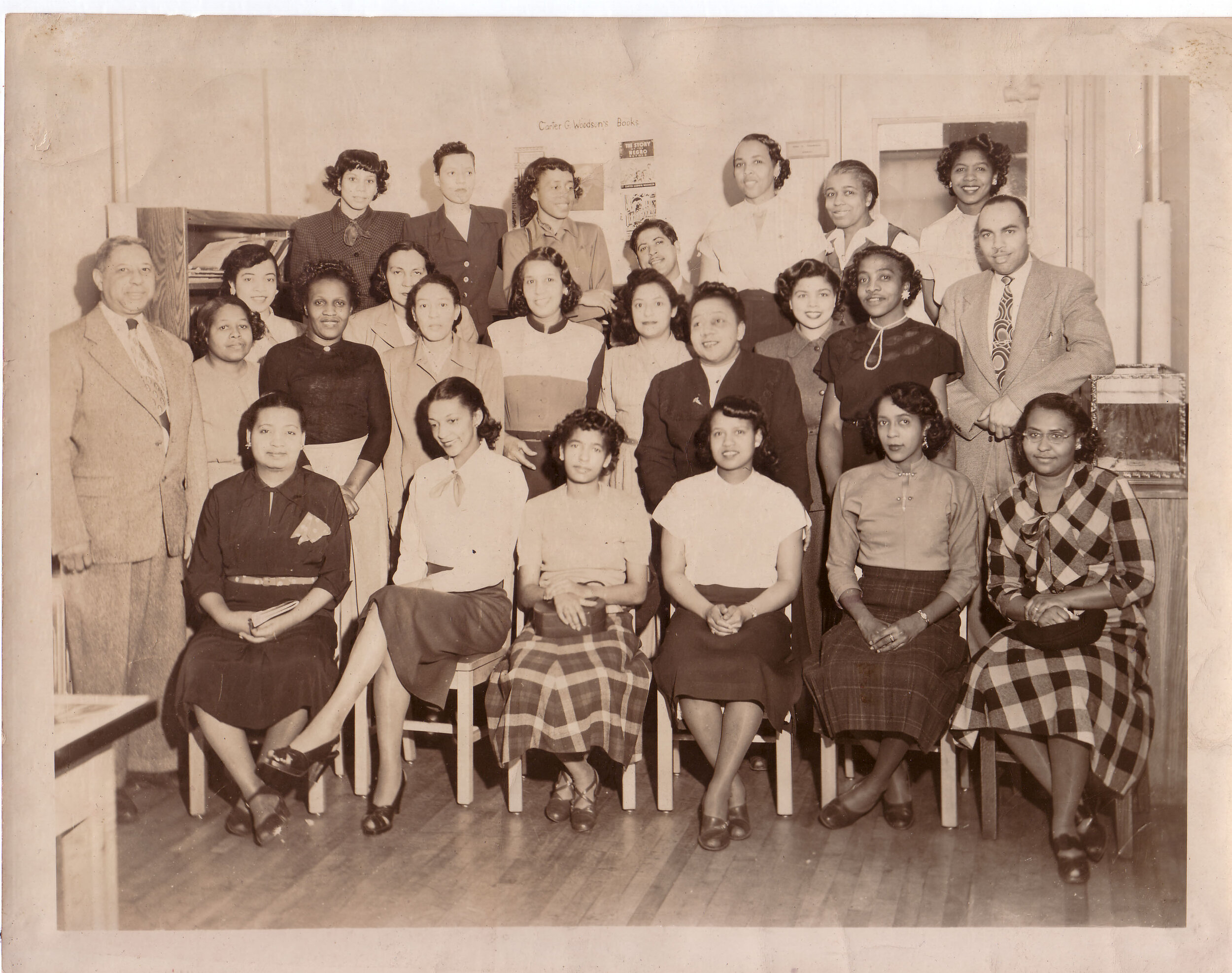 PHOTO 103 TEACHERS C 1945-1950.jpg
