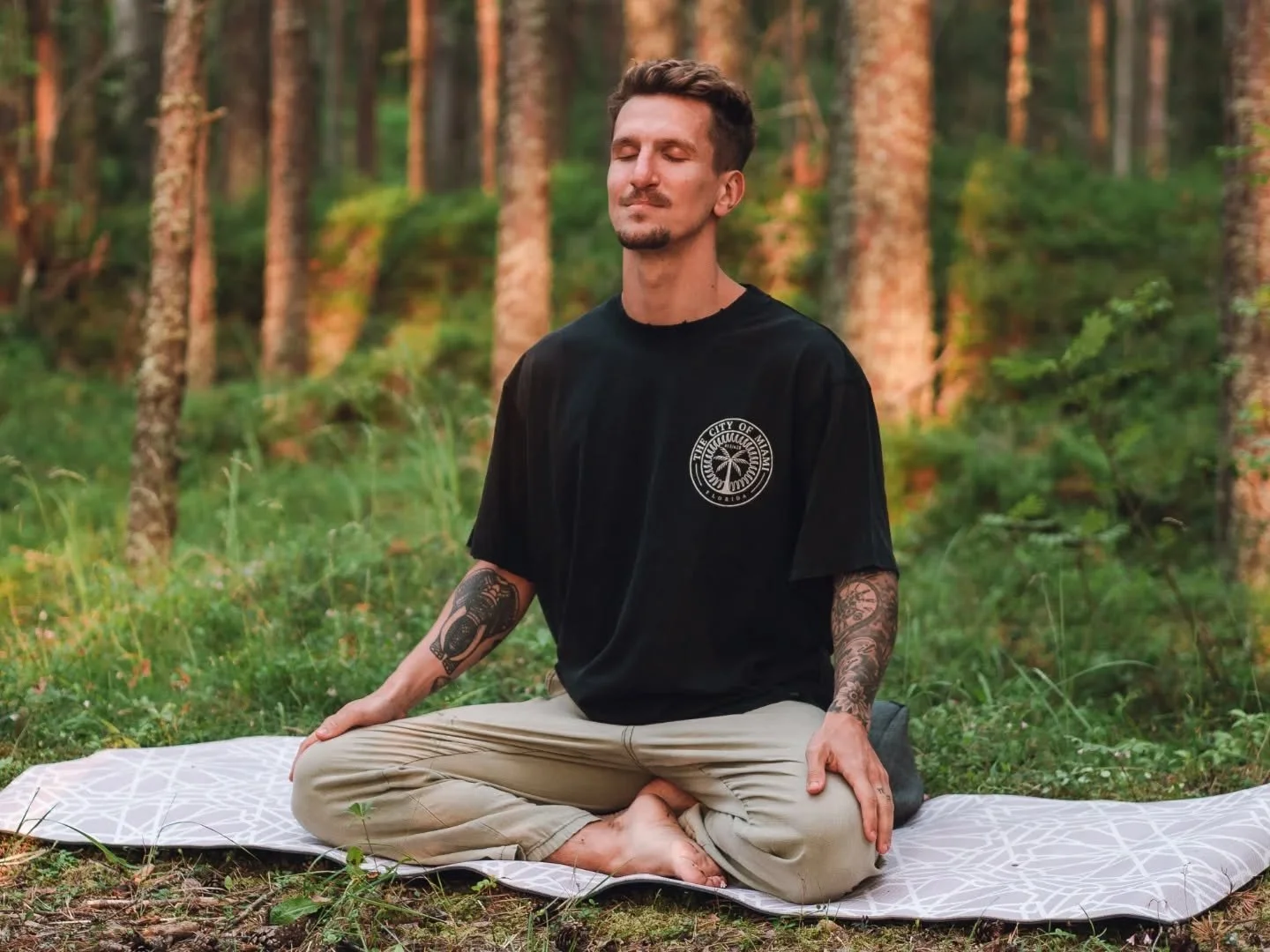 🪶 Male muse 🪶

Nii s&uuml;gavalt v&auml;ekas, tunnetuslik, l&otilde;putut sisemist tarkust ning mehelikku &otilde;rnust t&auml;is - J. 🤍