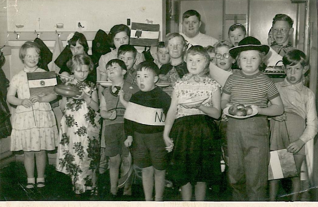 children group old pics.jpg
