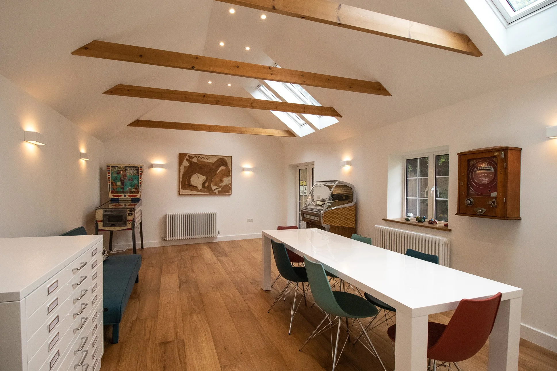 CAMBERWELL%2C+EXPOSED+BEAMS%2C+VAULTED+CIELING.jpg