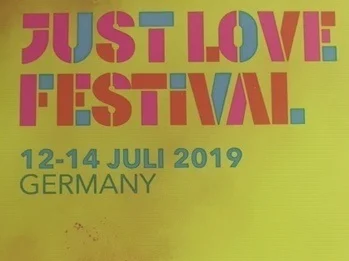 MyFaceYoga auf dem Just Love Festival Springen