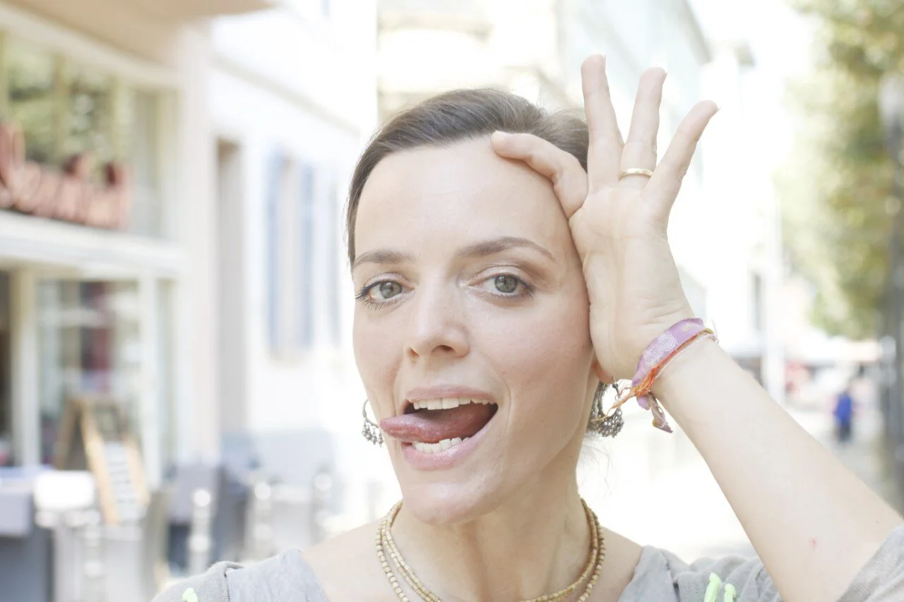 Face Yoga für straffe Konturen Modul 3 Sirona Wiesbaden findet online statt