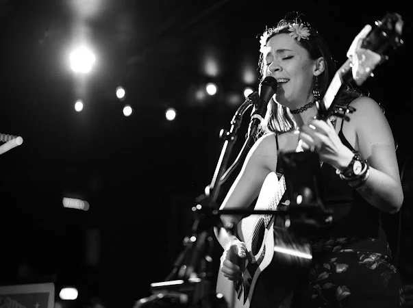 Live Music w/Summer Woods 