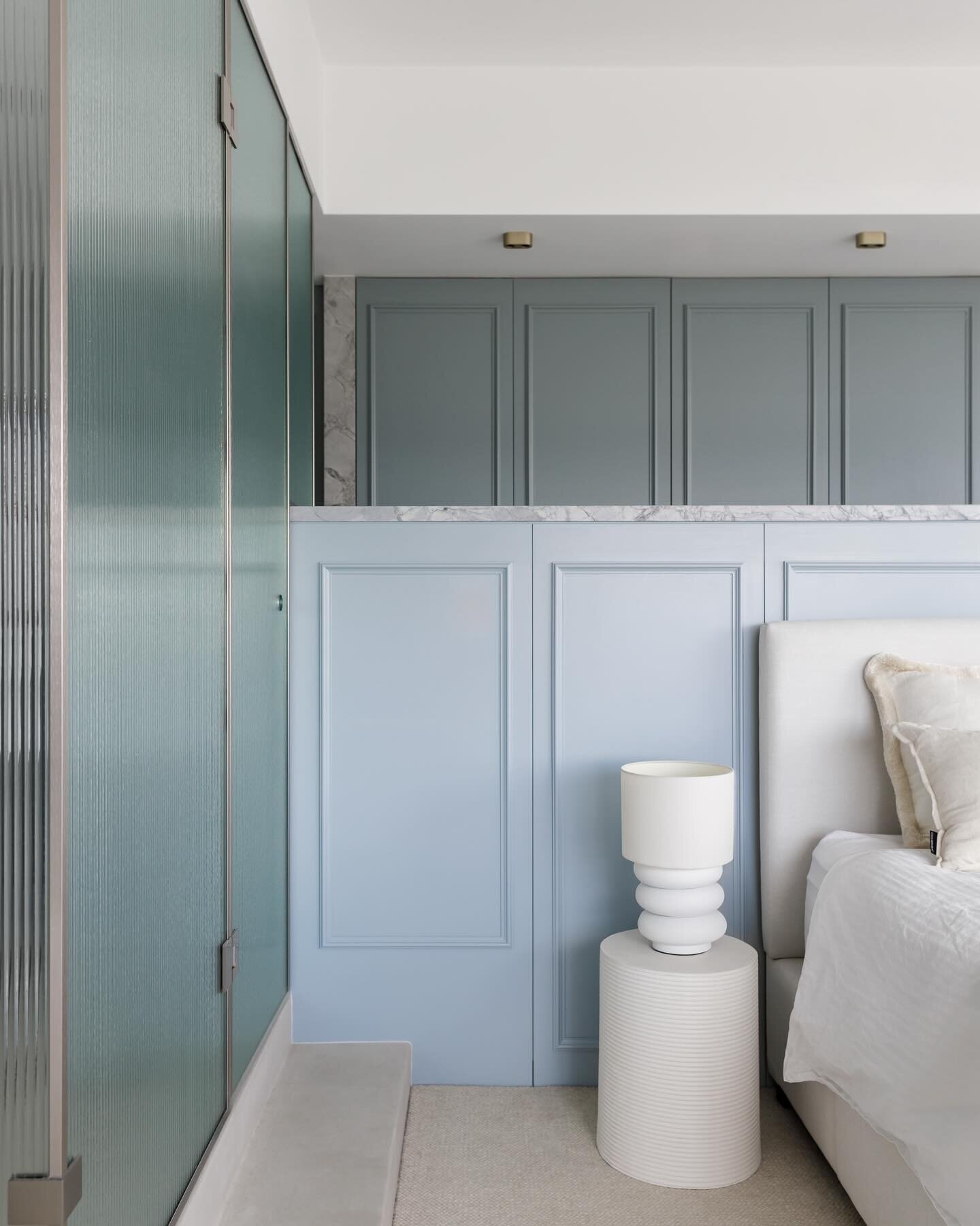 ROSEBANK RESIDENCE &bull; MASTER BEDROOM
.
The Master bedroom offers a unique living experience. Unique shades of blue dominate the walk-in wardrobe, adding depth and character to the space. These hues complement the marble slabs and natural stone ac