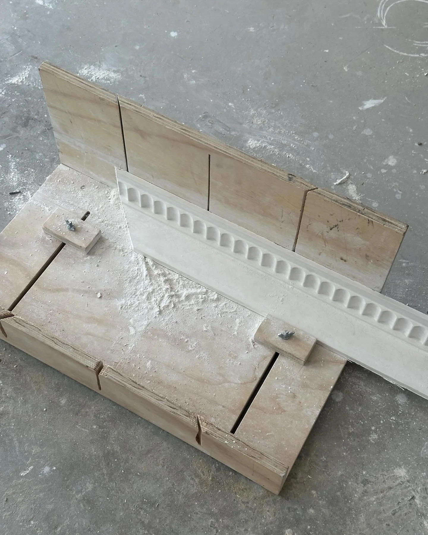 TnT&bull; CONSTRUCTION
.
Plaster cornice 🤍
.
Build by @platre_deco_building 
.
#atelierchardonarchitecture  #architecture #interiors #interiordesign #interiordesigns #lifestyle #sydney #luxuryinteriors