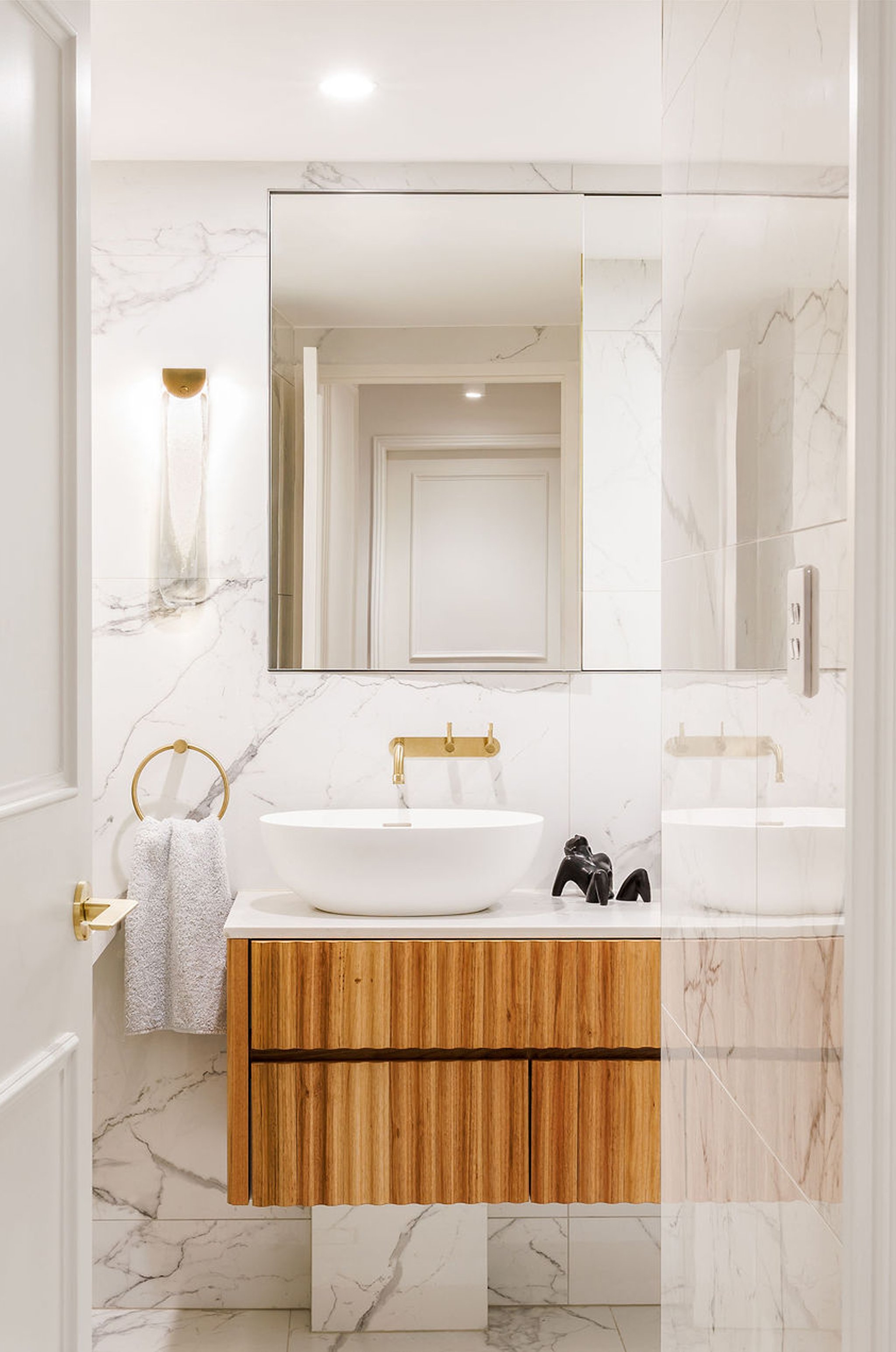 250307_VV_ACA_BROUGHAM_RESIDENCE_WARDROBE_2 copy.jpg