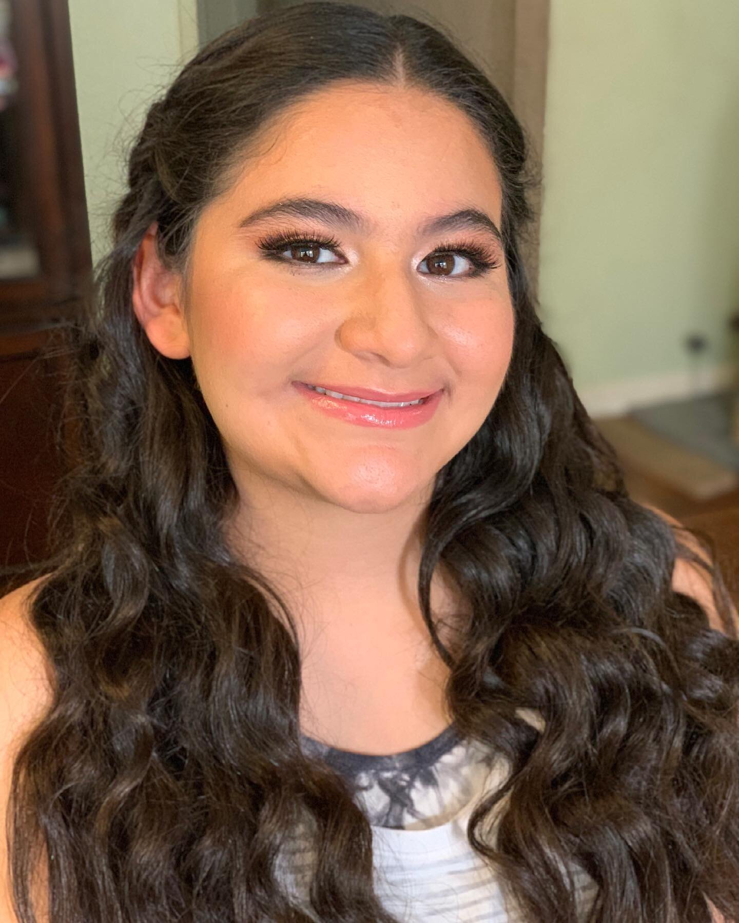 Happy 15th Birthday Belicia! 🎂🥳 🎉 👸🏻 #quincea&ntilde;era 
Makeup by me @cypress.gorres 
Hair by @jaybertschy_hair 
.
.
.
#airbrush #temptu #makeupartist #sanantoniotexas #sanantoniotx #sanantoniomakeup #sanantoniomakeupartist #sanantonioquincea&