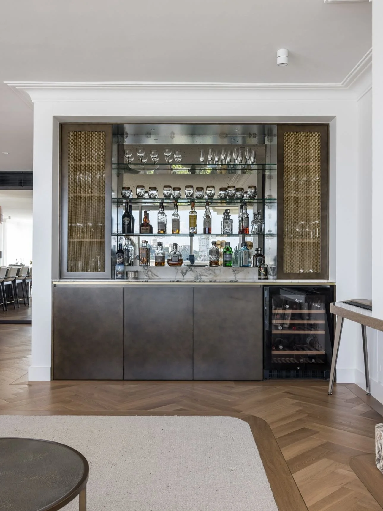 Cocktail hour? Wolseley project 🤎

Interior design @kateratnerdesign 
Built @dandebuilt 
Joiner @superiorkitchensandjoinery 
📸 @rohanvenn