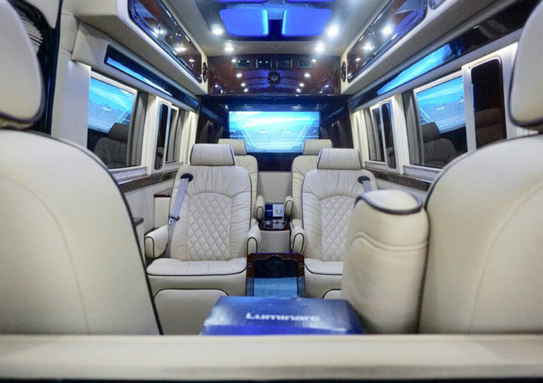 mercedes-sprinter-limo-land-jet-2-768x542.jpg