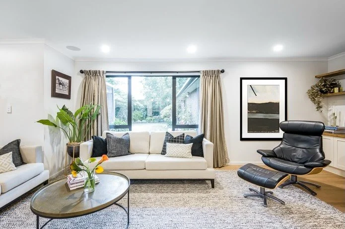 You don&rsquo;t have to shy away from light colours on your sofa. The key is to select a fabric with exceptional stain resistant and cleaning properties. An indestructible coffee was requested (to cope with grandchildren&rsquo;s toys) so I selected a