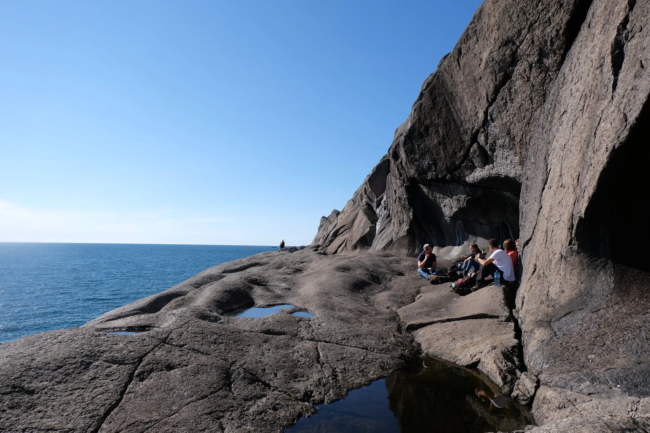The horizontal potholes at Brufjell were created during the Ice Age ...