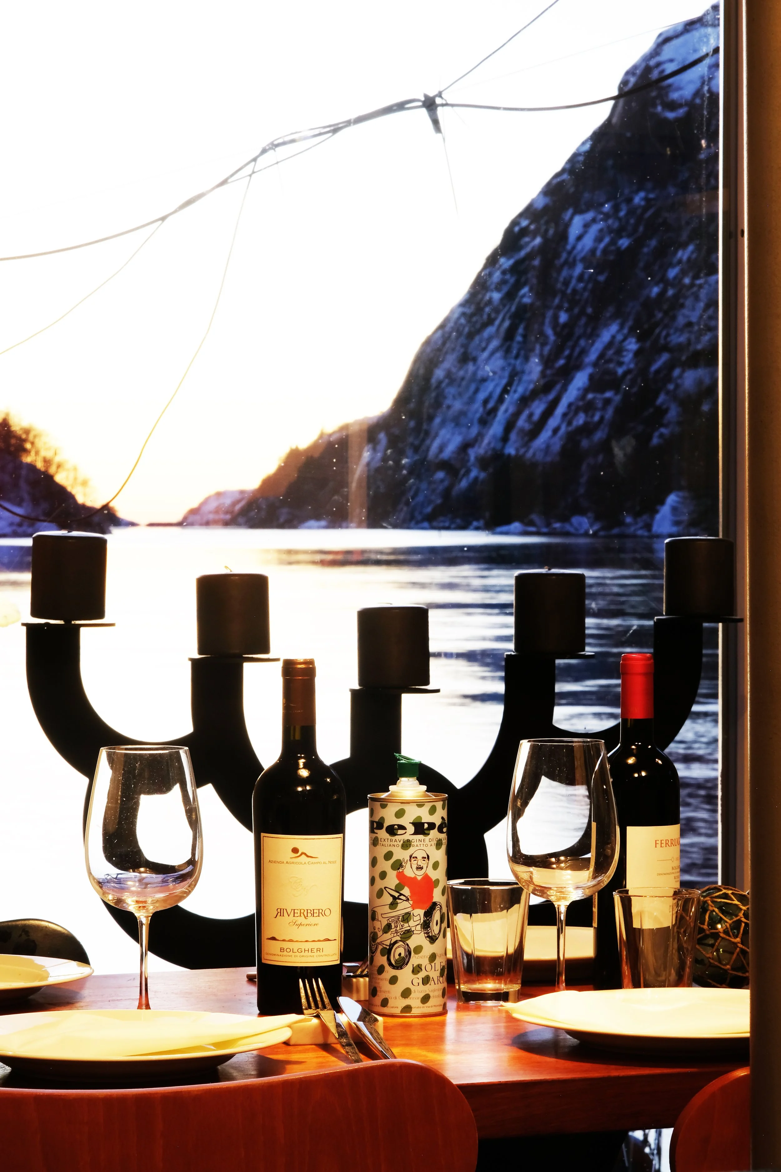 Calm, peace, unity - water helps amplify nature’s soothing, healing qualities like a rest for the body and mind. It increases a sense of well-being, happinness and contentment. It lower levels of stre