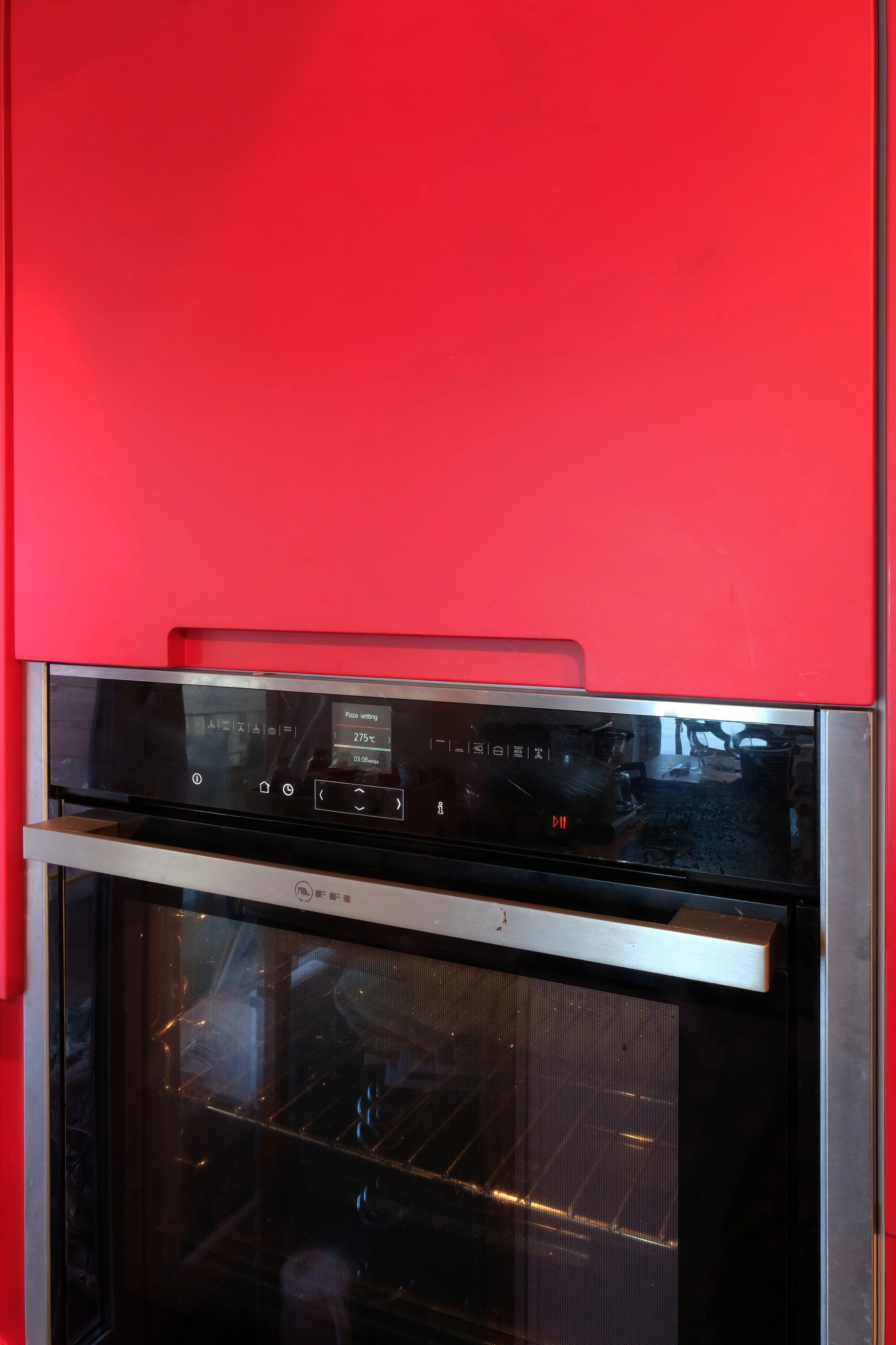 NEFF is Germany’s specialist in premium kitchen appliances. Our ovens, cooktops, rangehoods and dishwashers are designed with unique features that make life in the kitchen a daily pleasure.