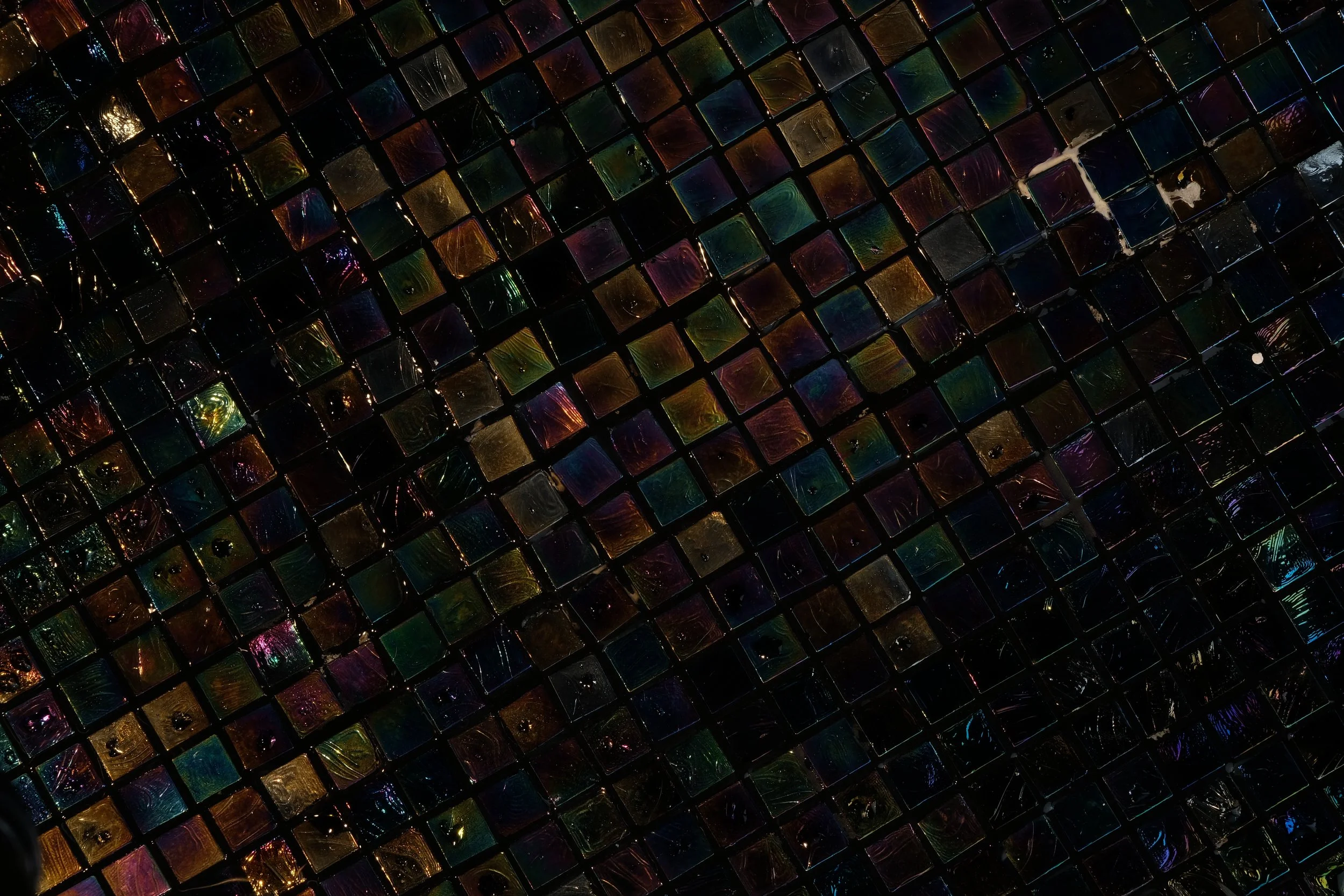  They say that Italians gesticulate a lot, certainly we use our hands often. In all our processes there is a lot of manual skills and craftsmanship, we still give value to the “handmade” concept.SICIS