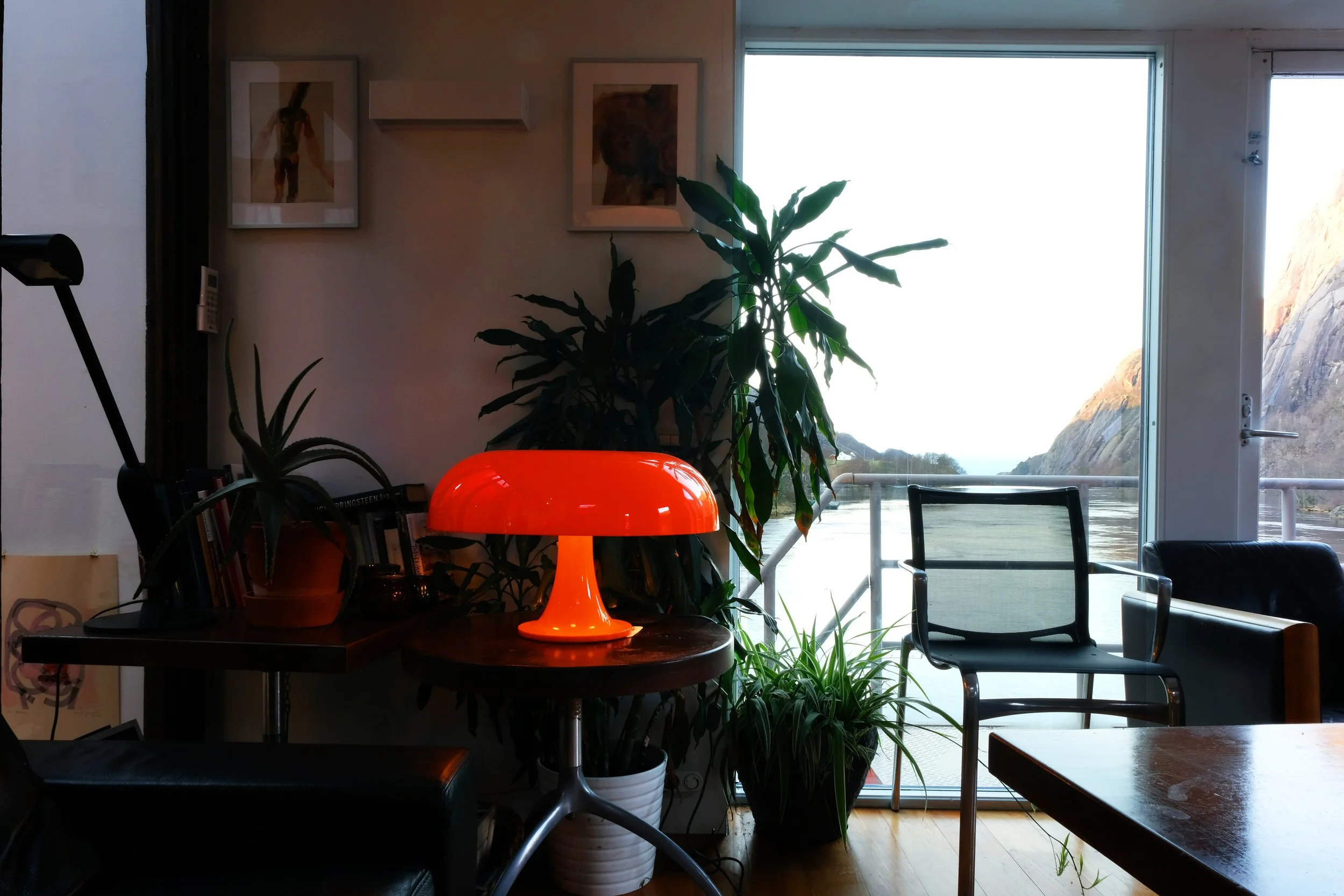 Our stay at Per’s place in Åna-Sira was lovely. The house is very eclectic, mix of old & new, with lots of art, plants, vintage furniture & decor.  Laurel 24.08.2024 New York, Airbnb