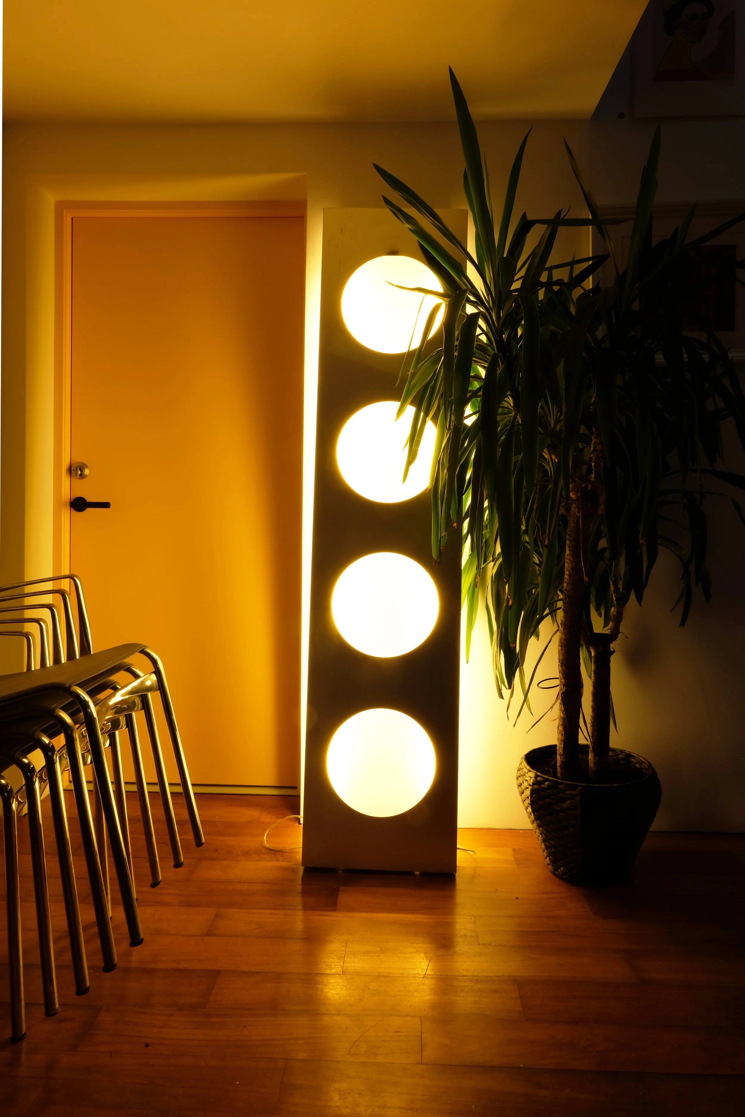An iconic project, designed by Ferruccio Laviani in the mid 1990s and restyled with LED technology. A sculpture-lamp that will not go unnoticed, owing to its exceptional shape, with four large holes.