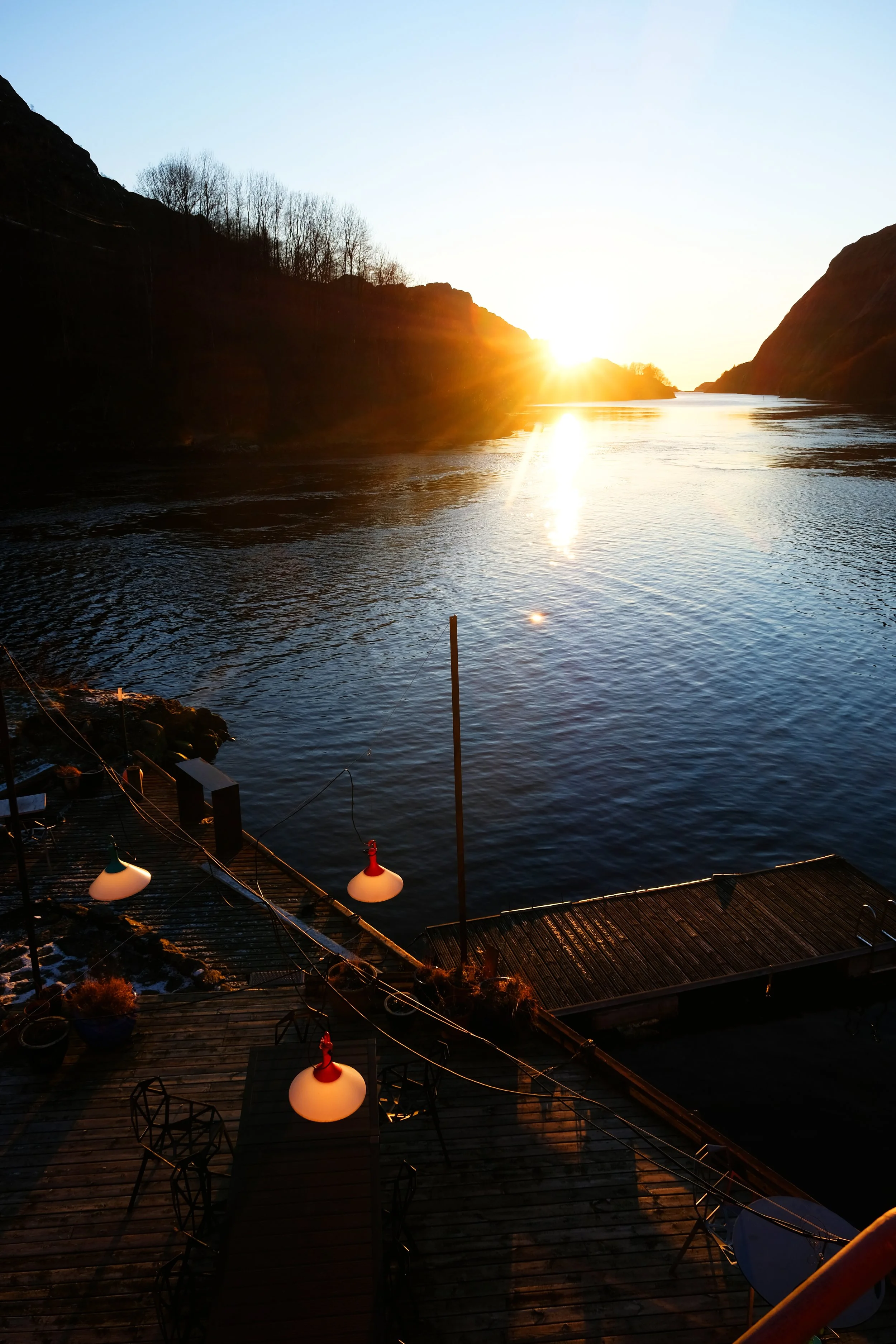 Golden light from the sunset - Feb. 10 h17:00