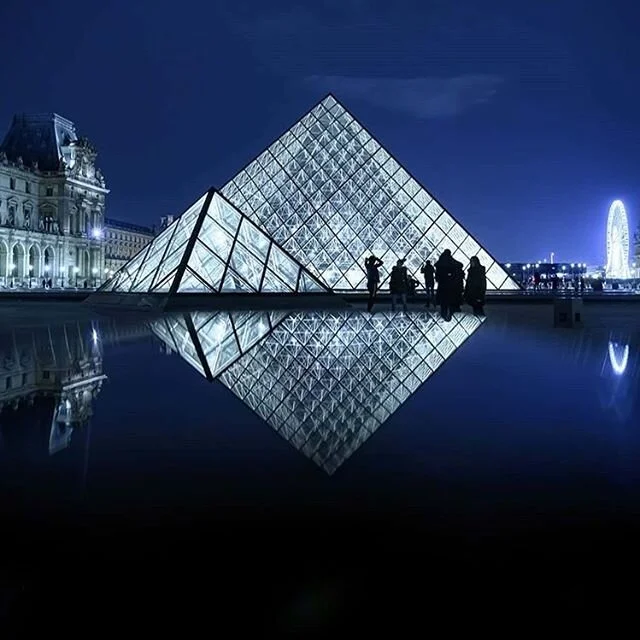 💛 PARIS- WHERE IT STARTED | After finishing @inchbaldschoolofdesign the first solo project for me was a renovation &amp; decoration job in a typical Parisian apartment in the heart of Paris. I ended up living there for a while. Paris will always be very precious to me and an important source of inspiration for our studio! I guess though that Paris is a source of inspiration to all of us?! Toen ik net afgestudeerd was van mijn studie In Londen, was mijn eerste interieur project, een volledige renovatie en ook inrichting, van een appartement in hartje Parijs.  Ik bleef er even wonen. Parijs draagt mooie herinneringen voor mij om meerdere redenen en is dan ook een belangrijke inspiratie bron voor onze creative direction. Maar ik denk dat Parijs iedereen wel wat inspiratie brengt In het leven? .
.

Pic by @focalisee - merci!
.
.
.
.
#louvre #louvremuseum #parisbynight #mirrorview #citybynight #darksky #lifeofaninteriordesigner #oneday #burokif #burokif_interiordesign #hesterstolk