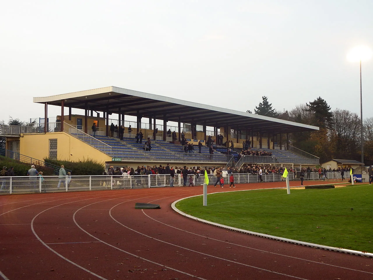Le stade Jules-Ladoumègue - Massy