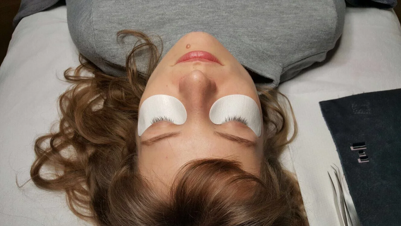 Wimpern vor der Verlängerung.