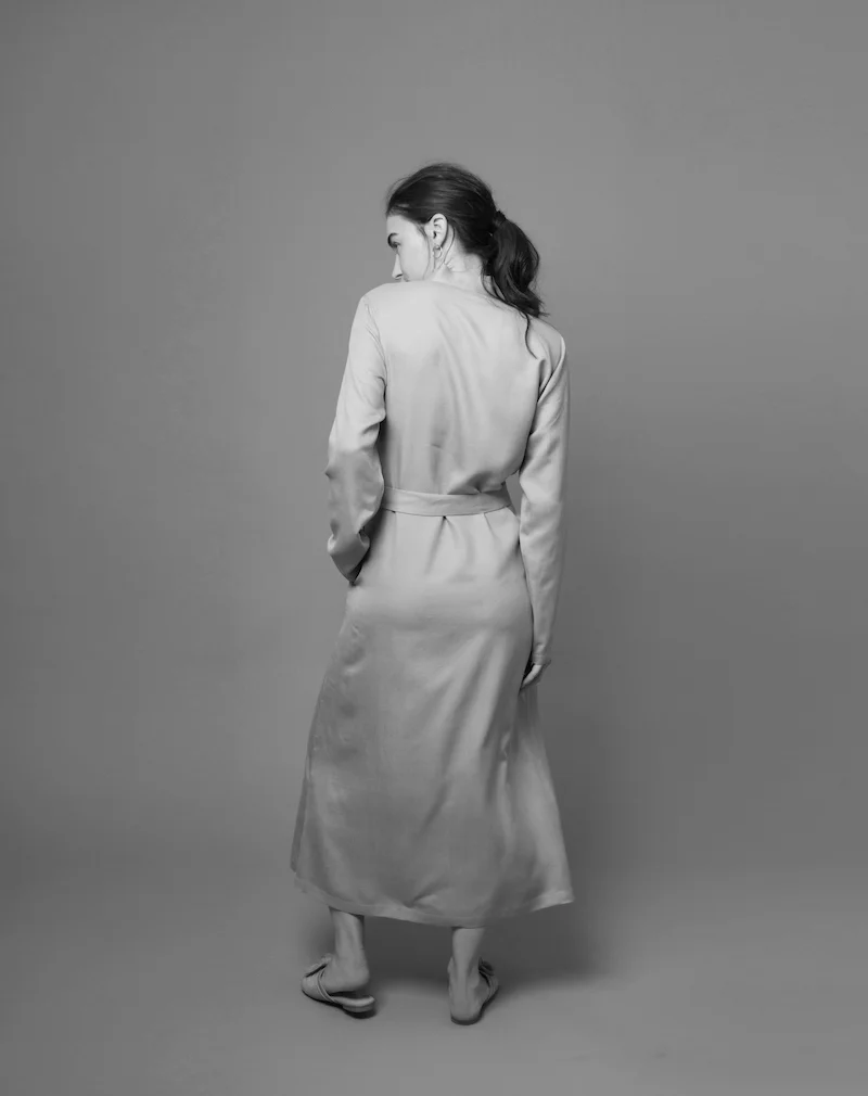 Lunar+grey+mulberry+silk+robe+reverse.jpg